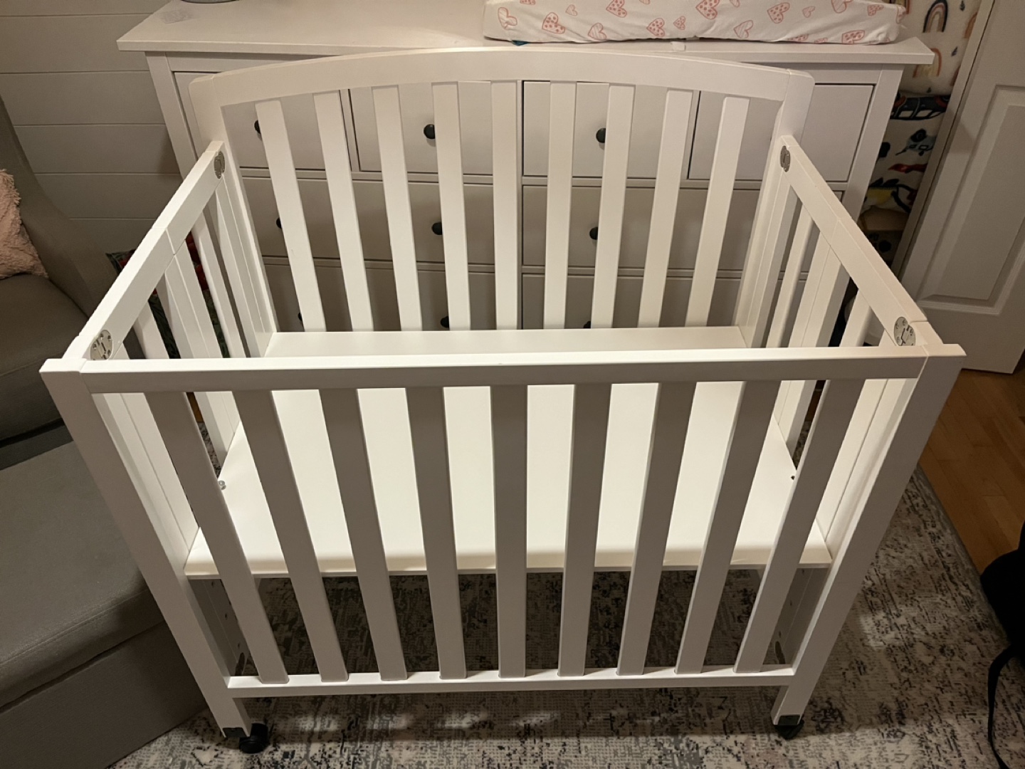 White Mini Crib with Wheels - photo 2