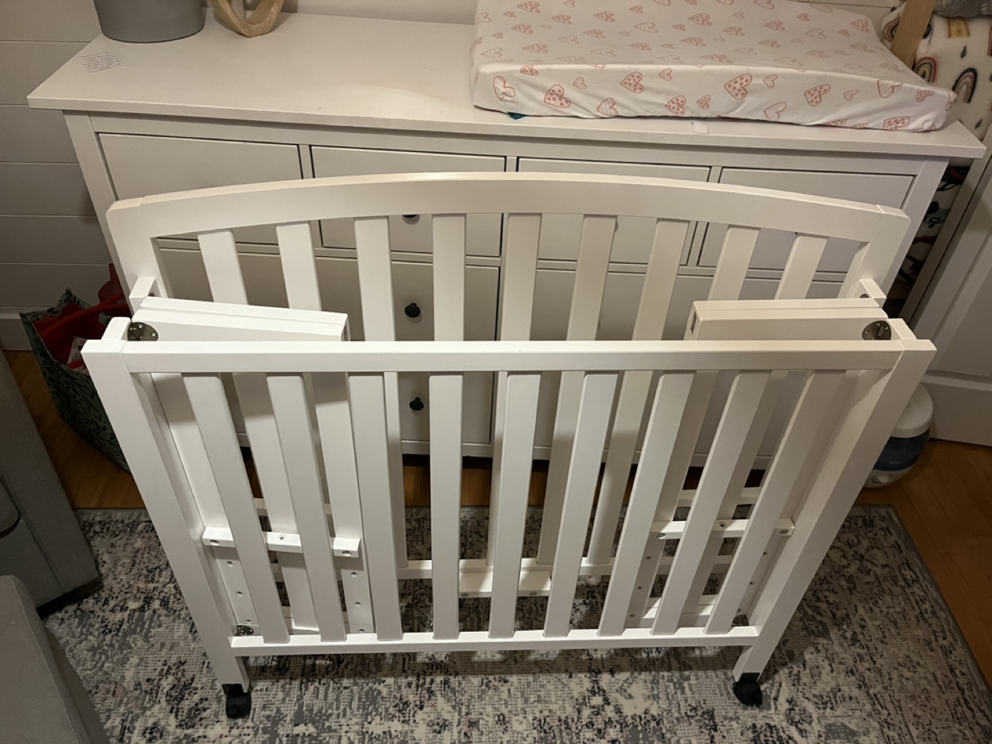 White Mini Crib with Wheels - photo 4