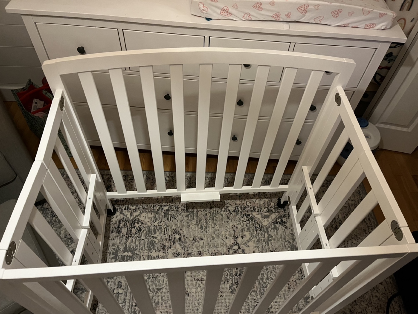 White Mini Crib with Wheels - photo 3
