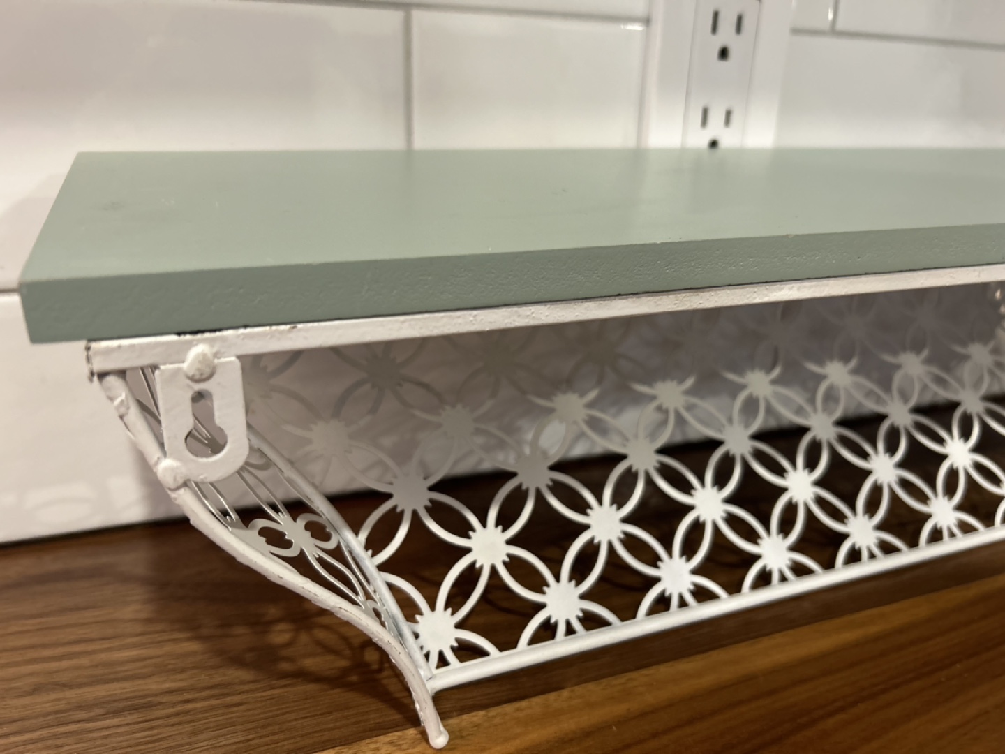 Painted wooden and metal shelf - photo 4