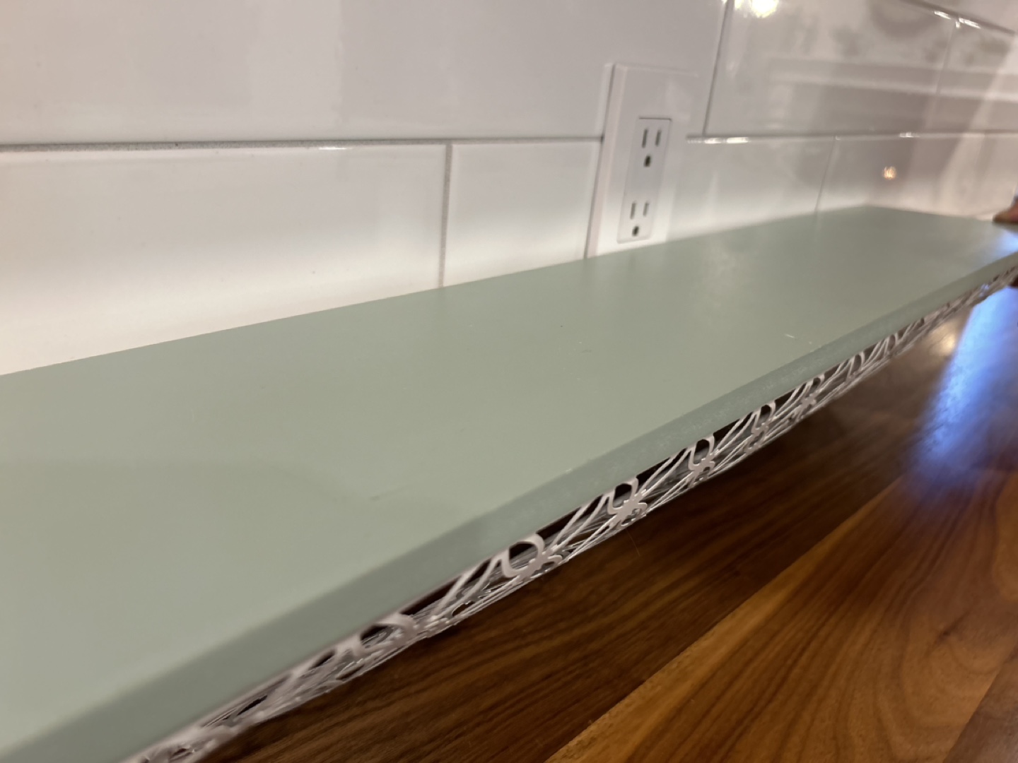 Painted wooden and metal shelf - photo 3