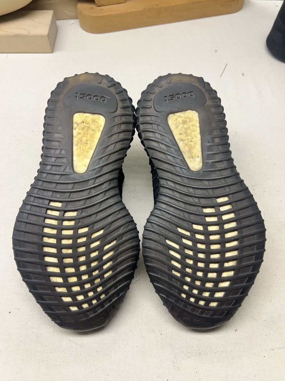 Adidas Yeezy Boost 350 V2 Core Black Copper Men's Size 4 - photo 4