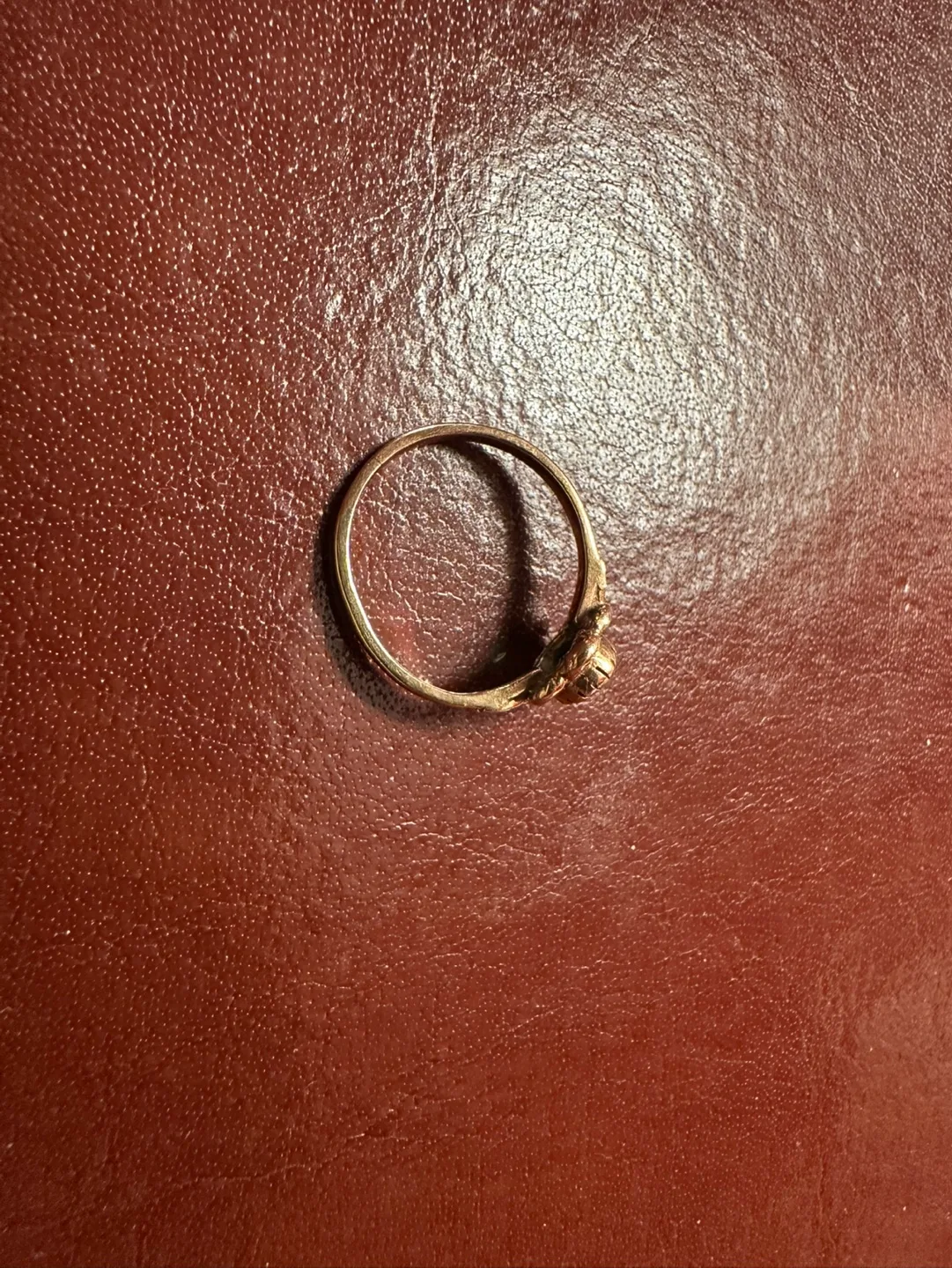 Vintage Gold Ring with Green Stone image indicator(2)