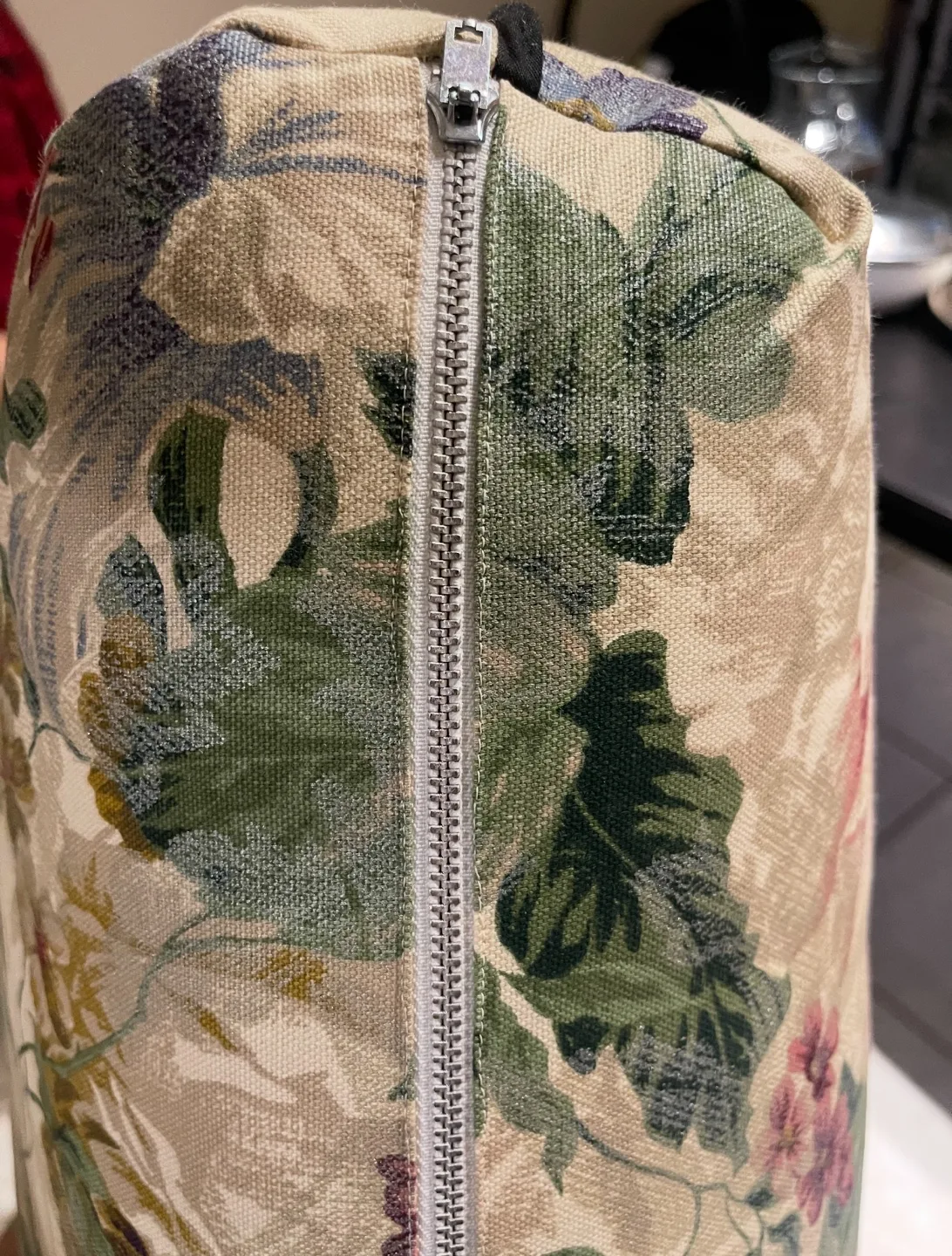 Floral patterned loveseat and sectional sofa set image indicator(3)