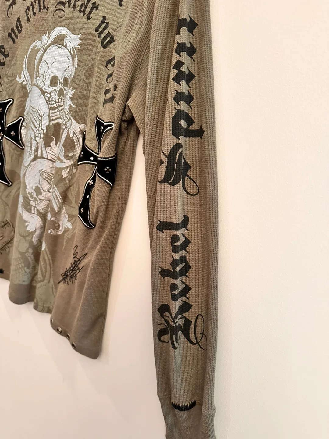 Rebel Spirit like new long sleeve image indicator(3)