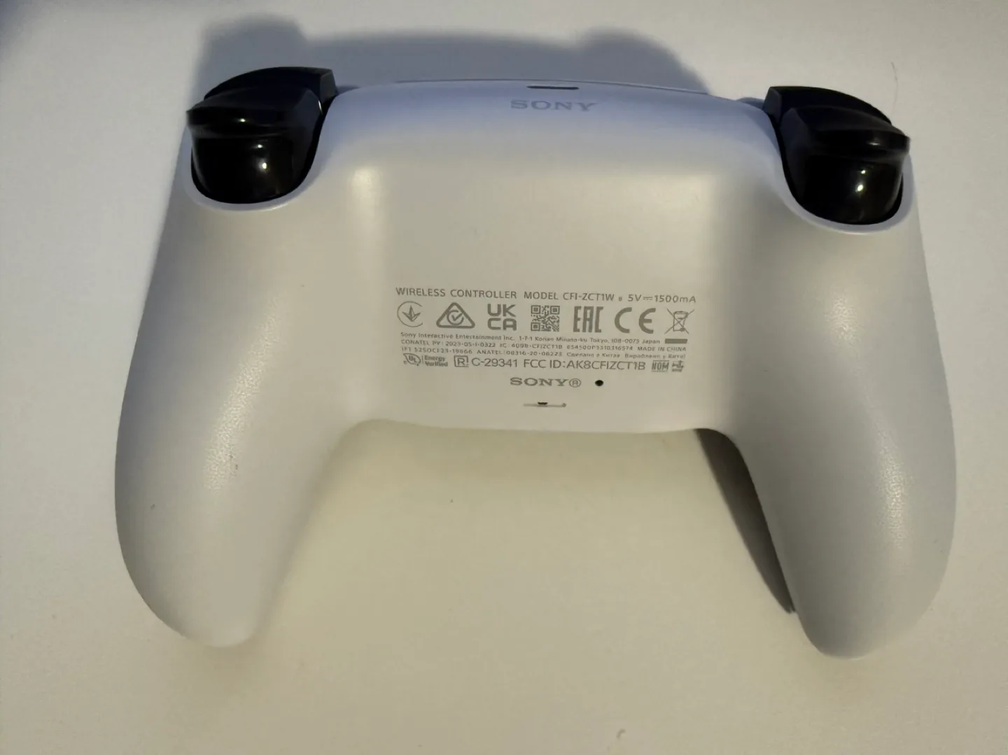PS5 DualSense Wireless Controller - White image indicator(3)