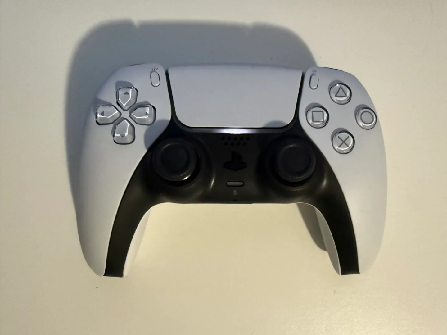 PS5 DualSense Wireless Controller - White image indicator(2)