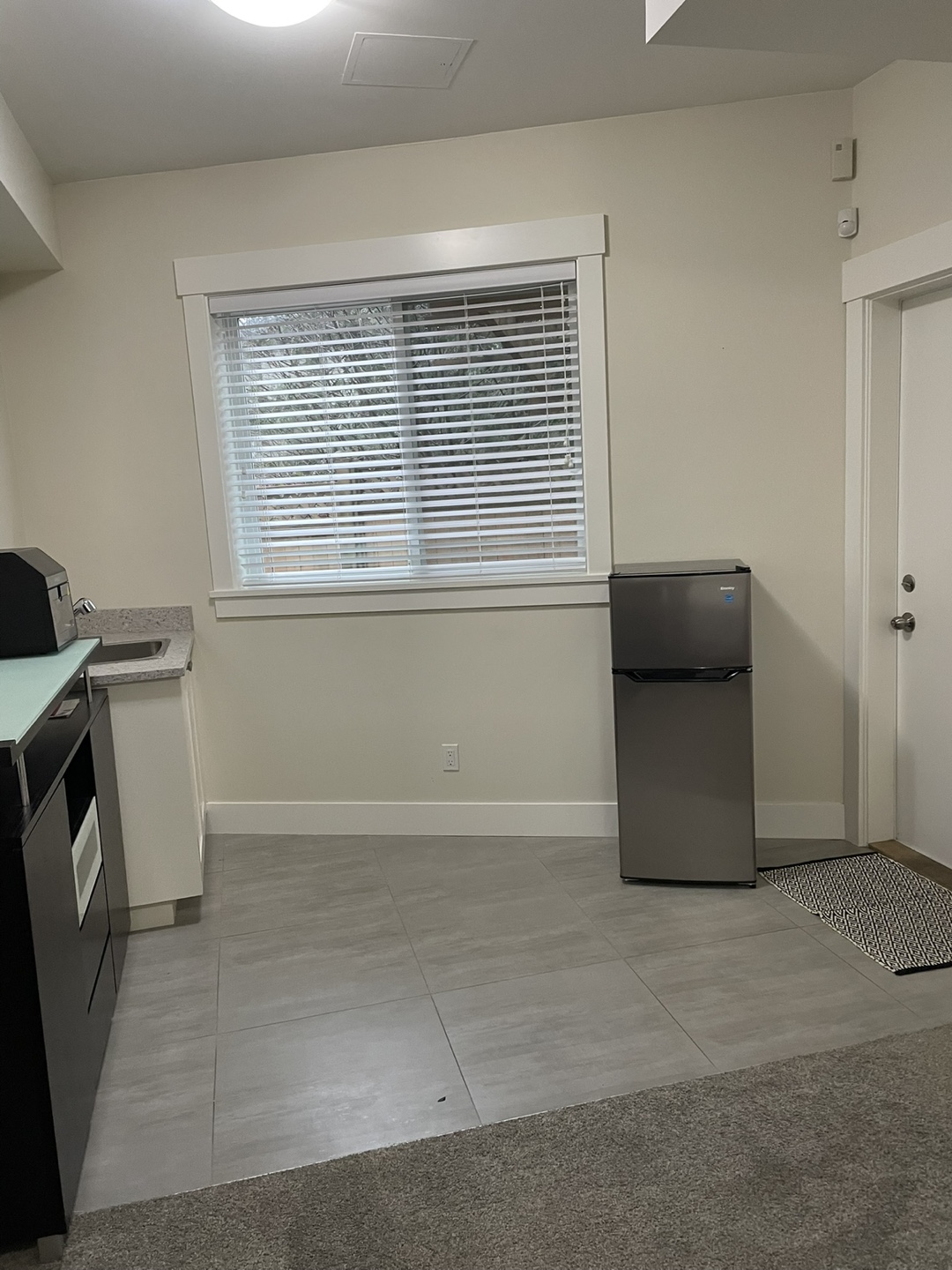 Bachelor Suite - Fully Furnished - photo 4
