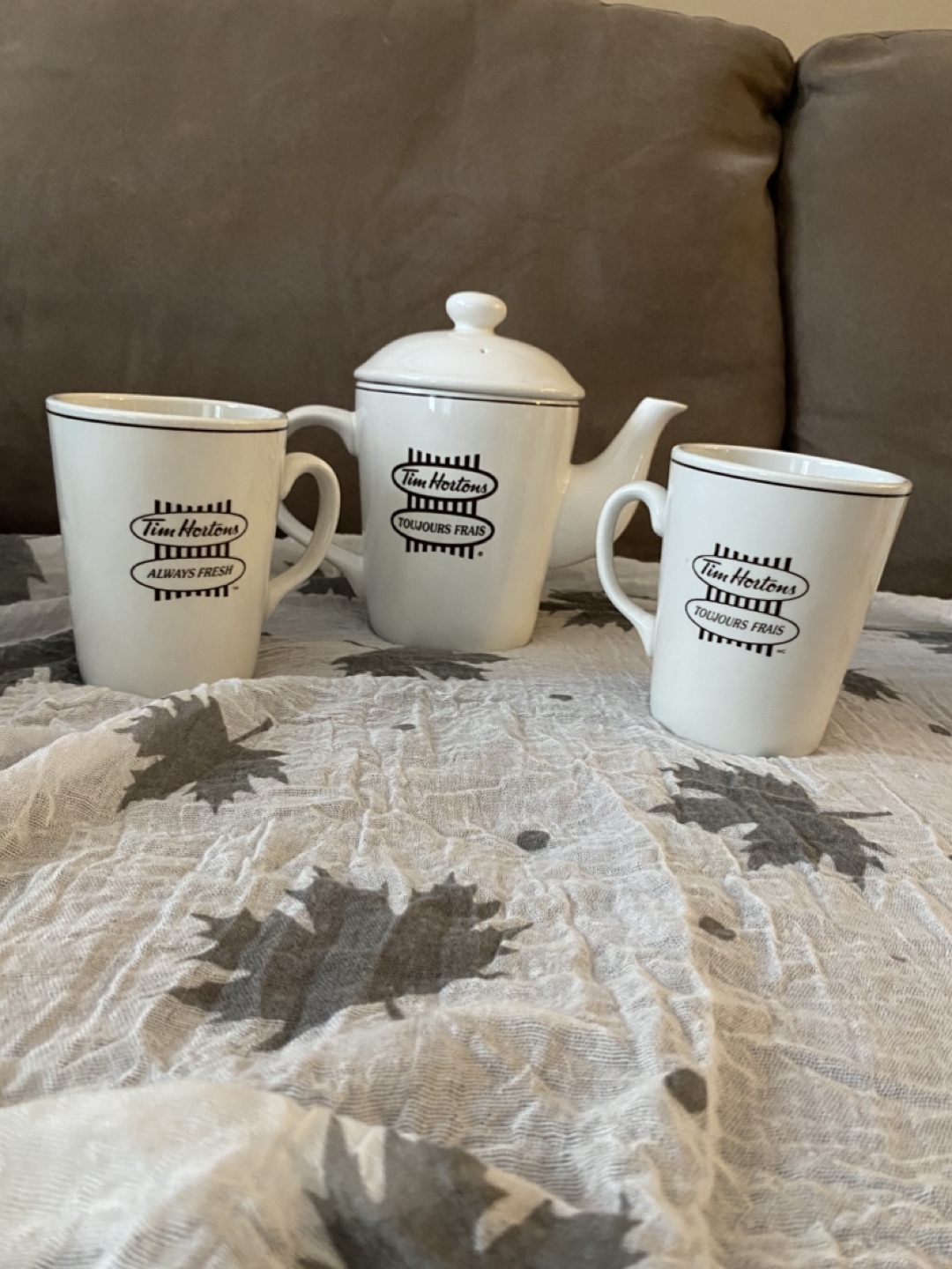 Tim Hortons Tea Set - 2 mugs and teapot