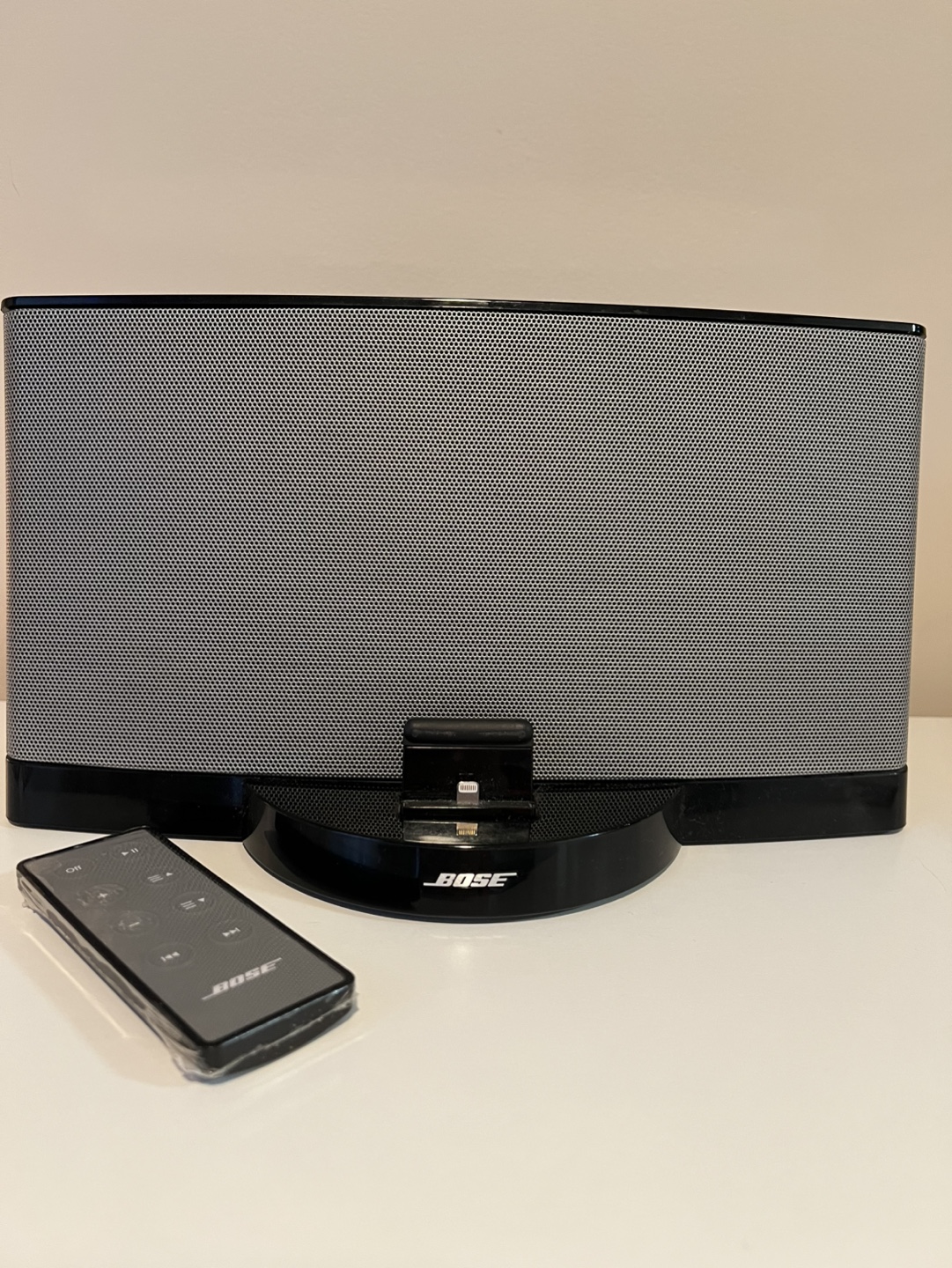 Bose SoundDock Series III speaker with remote - photo 2
