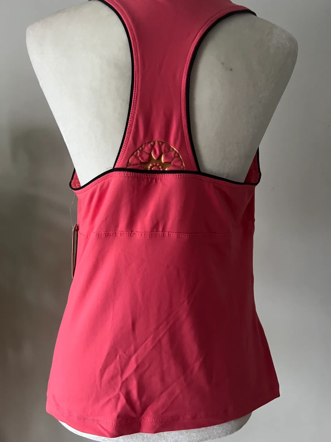 Brand New (NWT) Athletic Tank Top Built-In Bra image indicator(3)