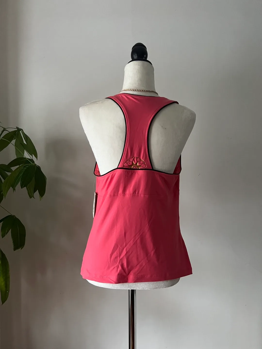 Brand New (NWT) Athletic Tank Top Built-In Bra image indicator(2)