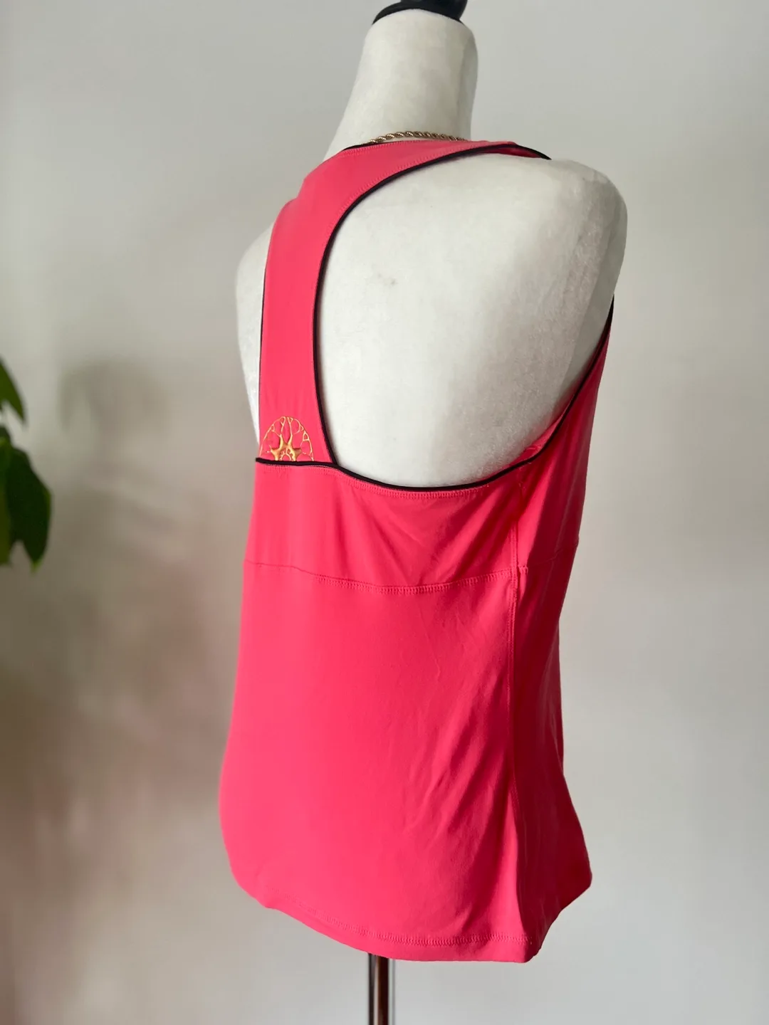 Brand New (NWT) Athletic Tank Top Built-In Bra image indicator(4)