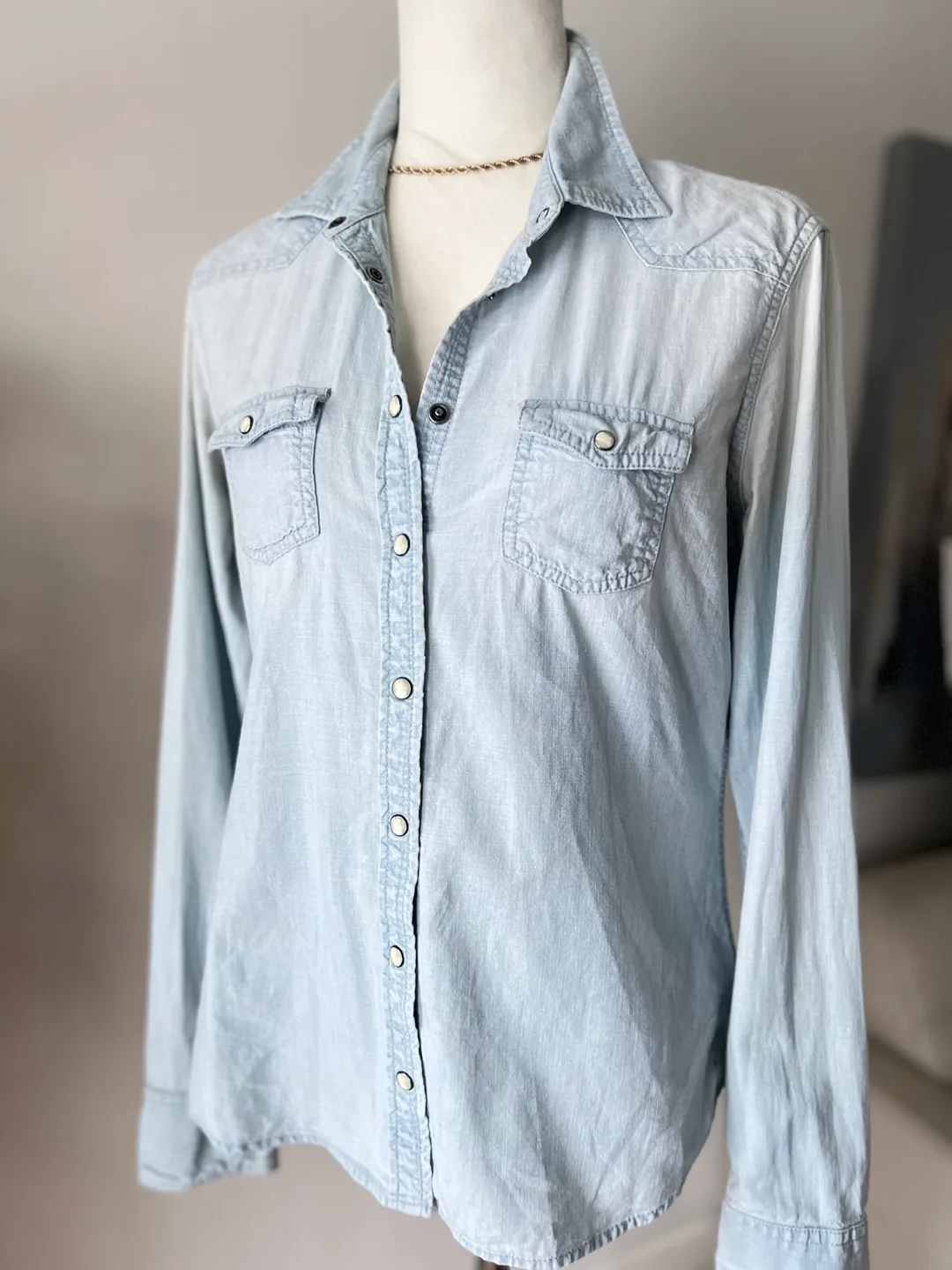 Light Wash Denim Shirt American Eagle image indicator(3)