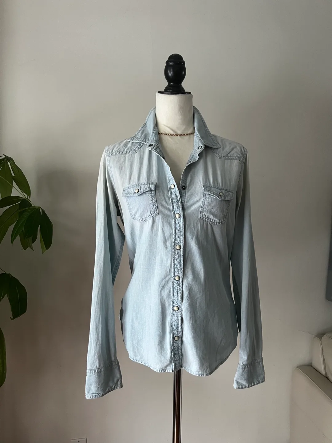 Light Wash Denim Shirt American Eagle image indicator(2)