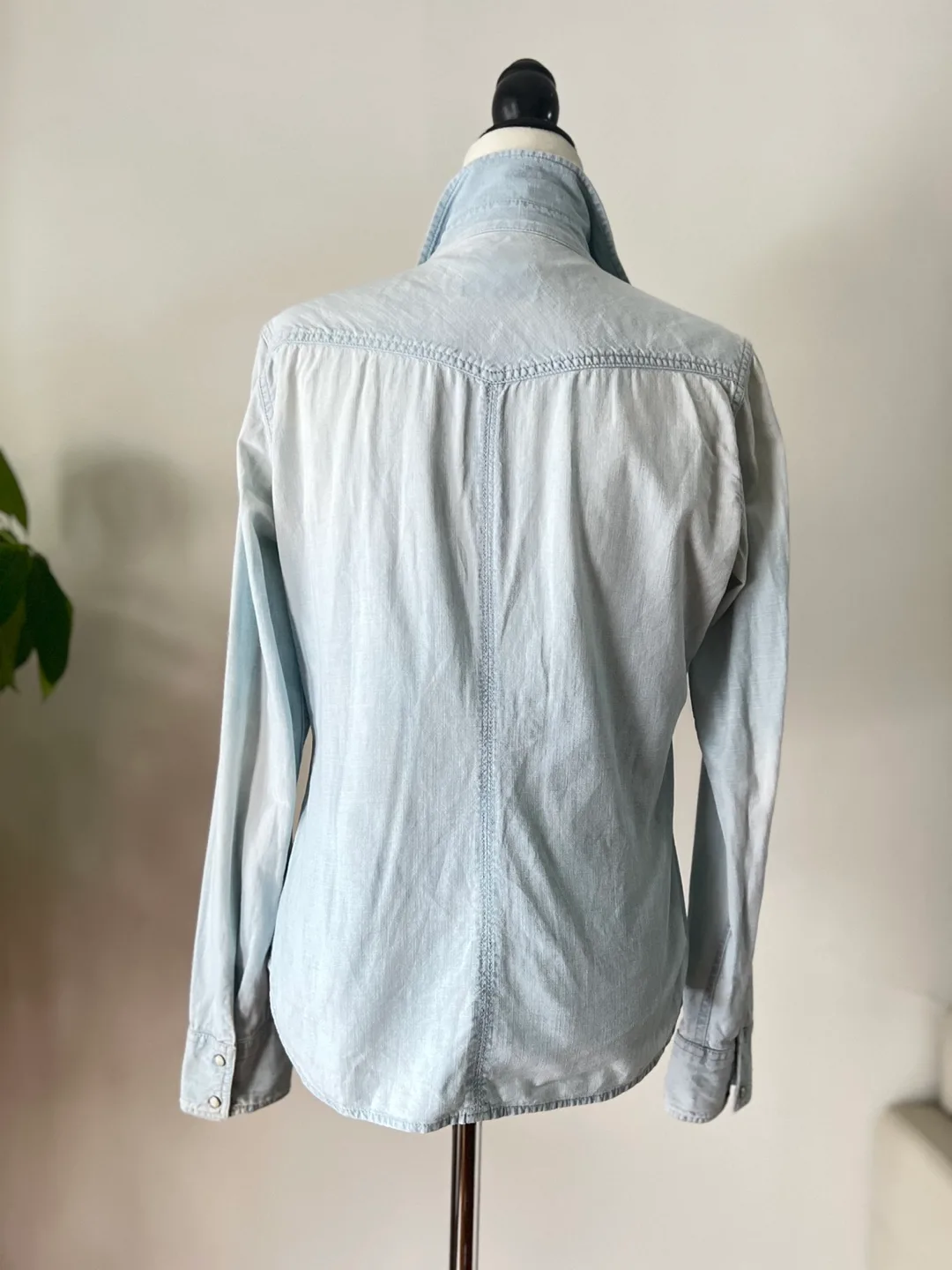 Light Wash Denim Shirt American Eagle image indicator(4)