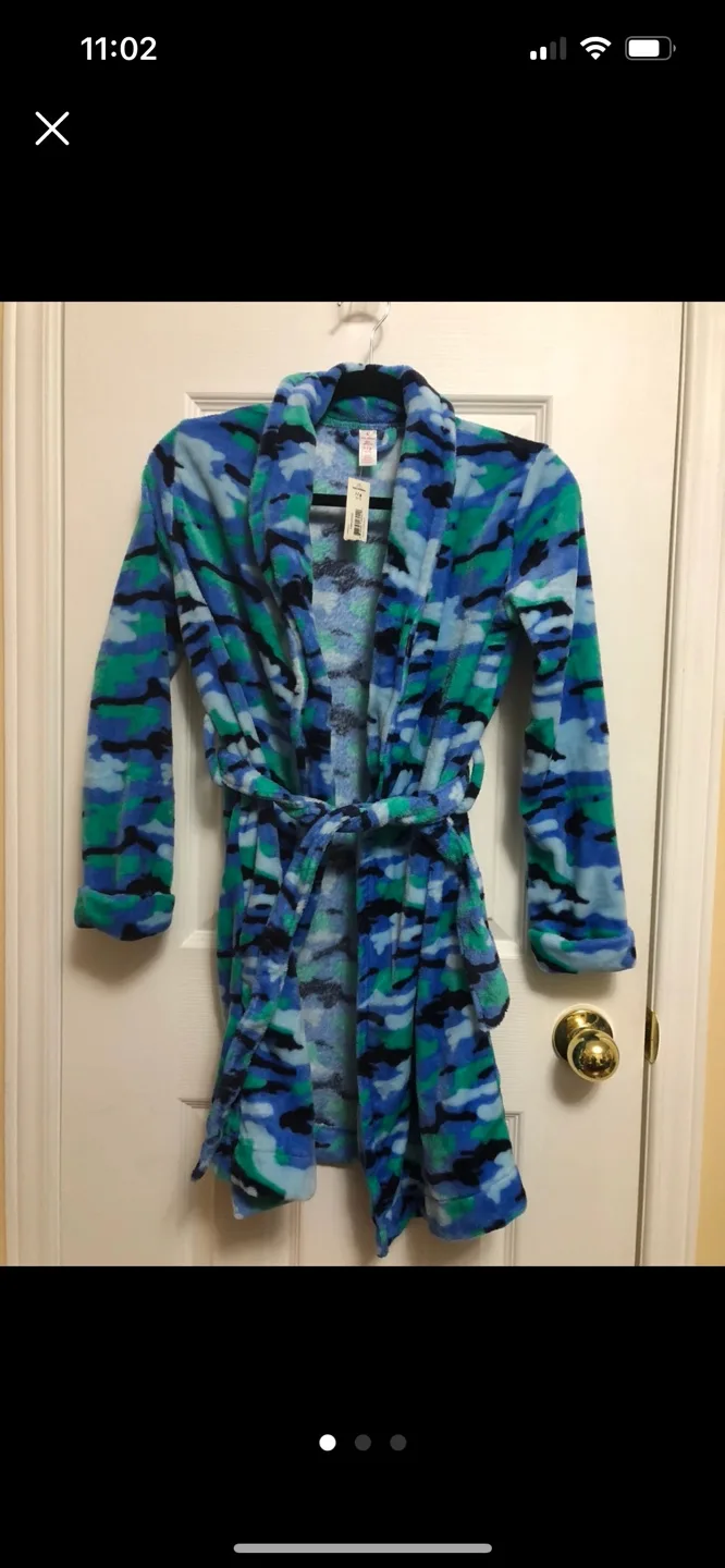 NWT Joe Kids' Blue Camo Fleece Robe, Size 10-12 image indicator(2)