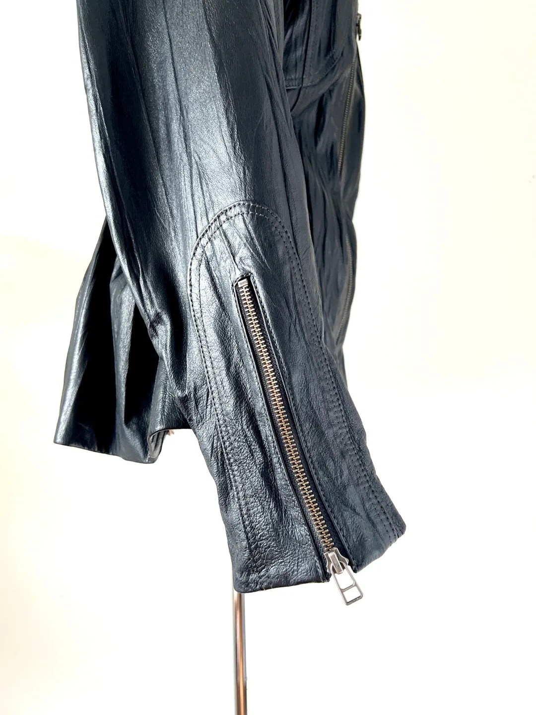 Women's Danier Black Leather Jacket image indicator(4)