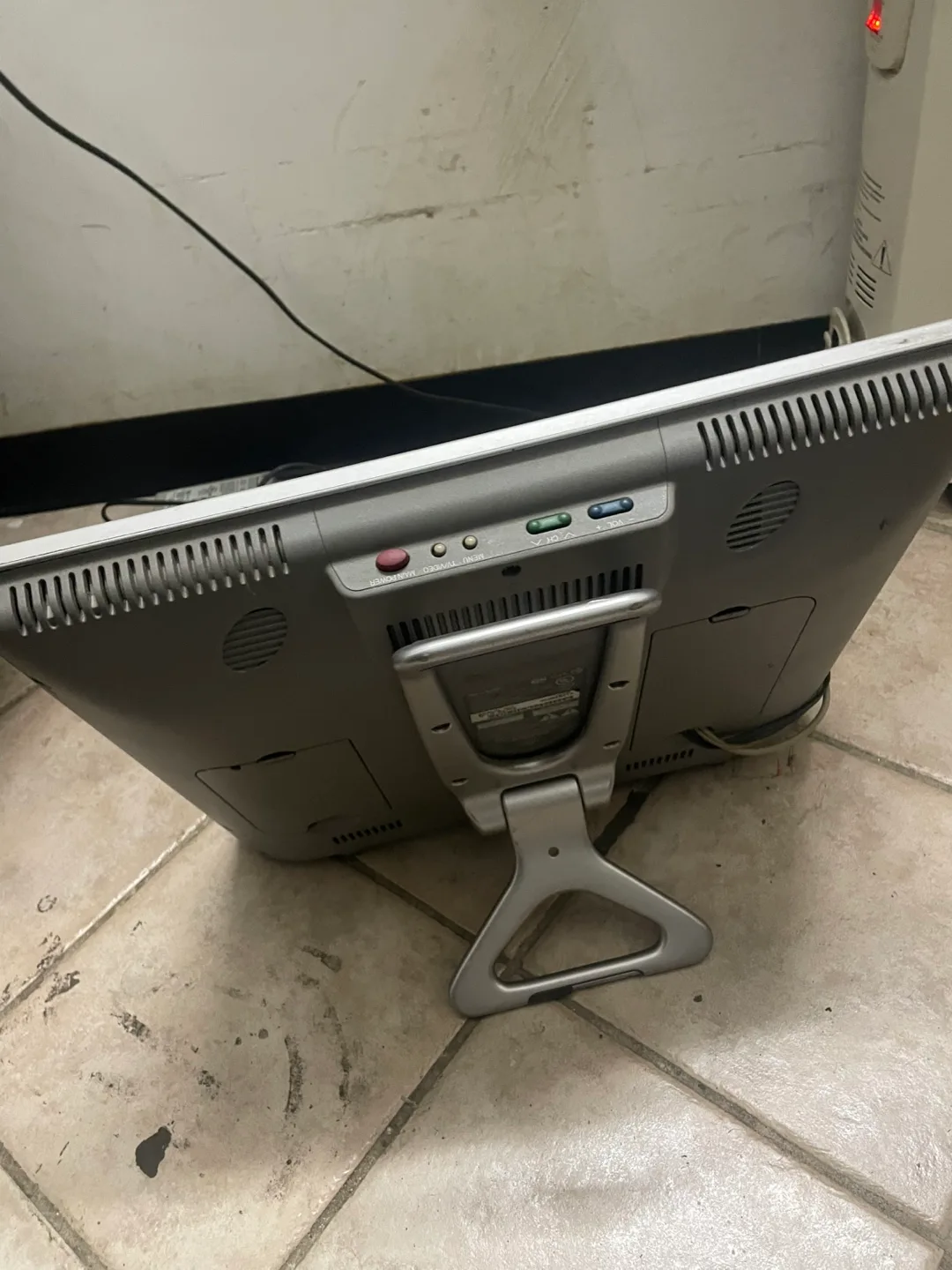 Sharp Aquos LCD TV - 15 inch image indicator(4)