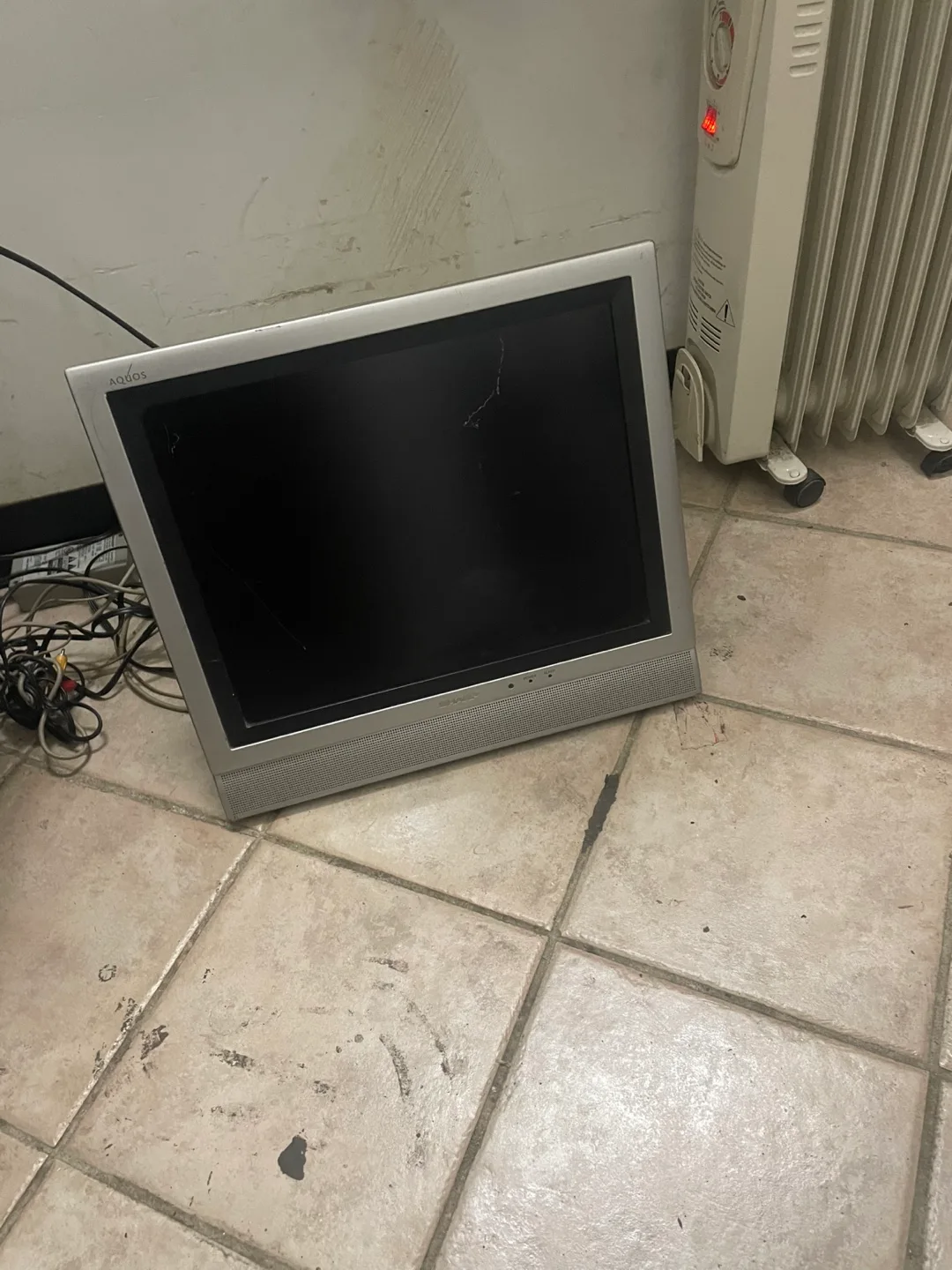 Sharp Aquos LCD TV - 15 inch image indicator(3)