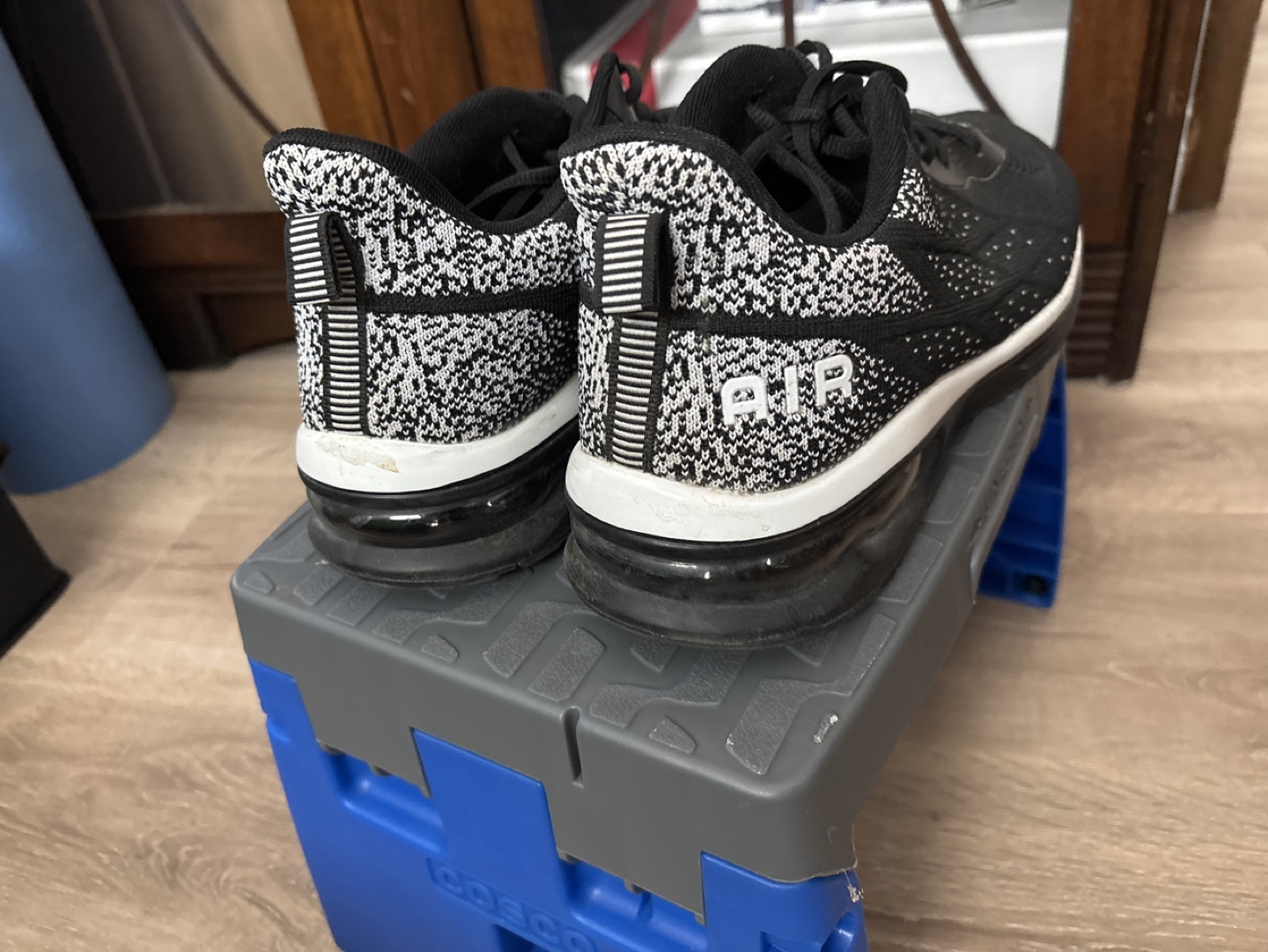 Running shoes - photo 3