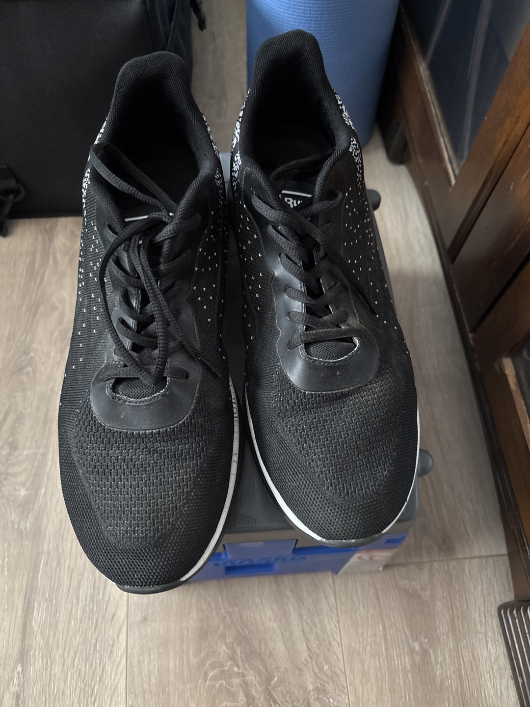 Running shoes - photo 2