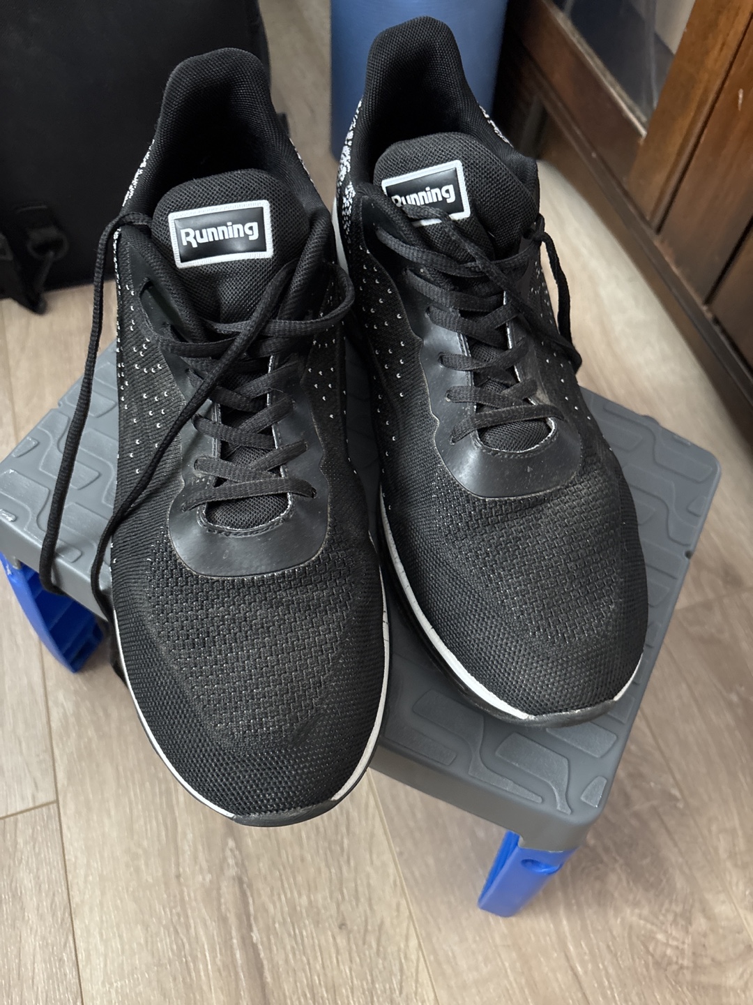 Running shoes - photo 4
