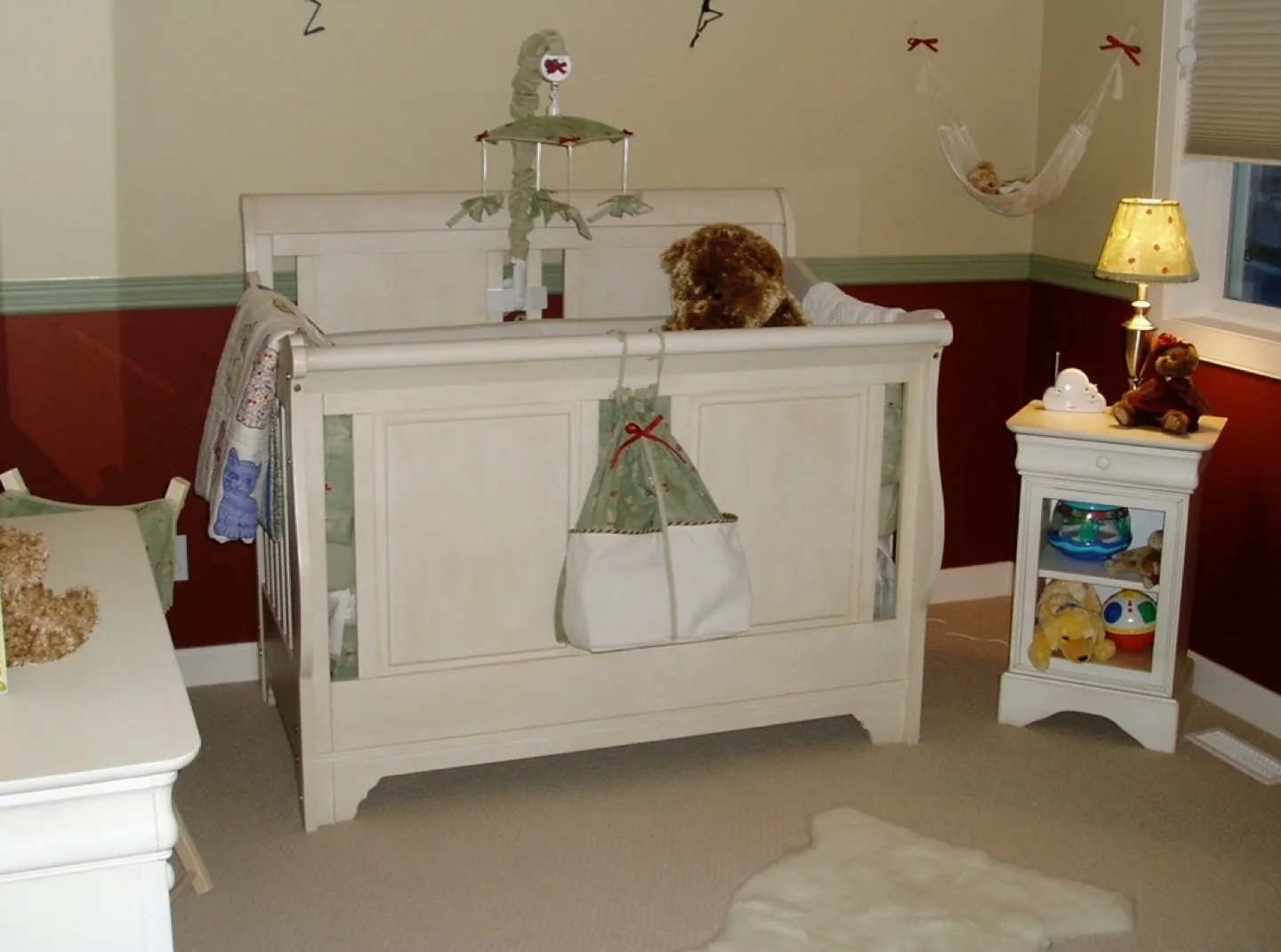 Child's bedroom furniture set - crib, sleigh bed, dresser, hutch image indicator(4)