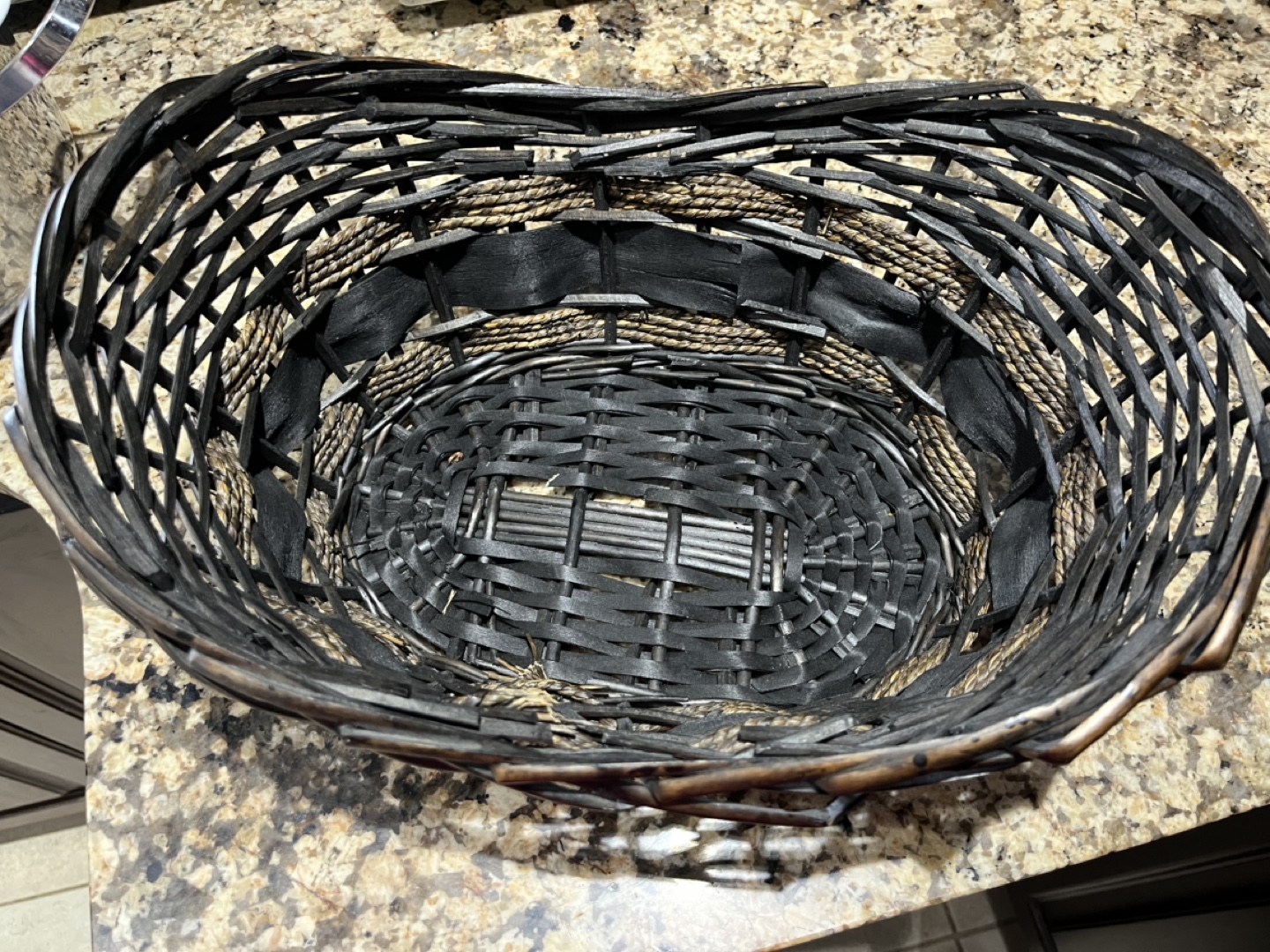 Large Wicker Basket - Dark Brown and Black🧡 - photo 2