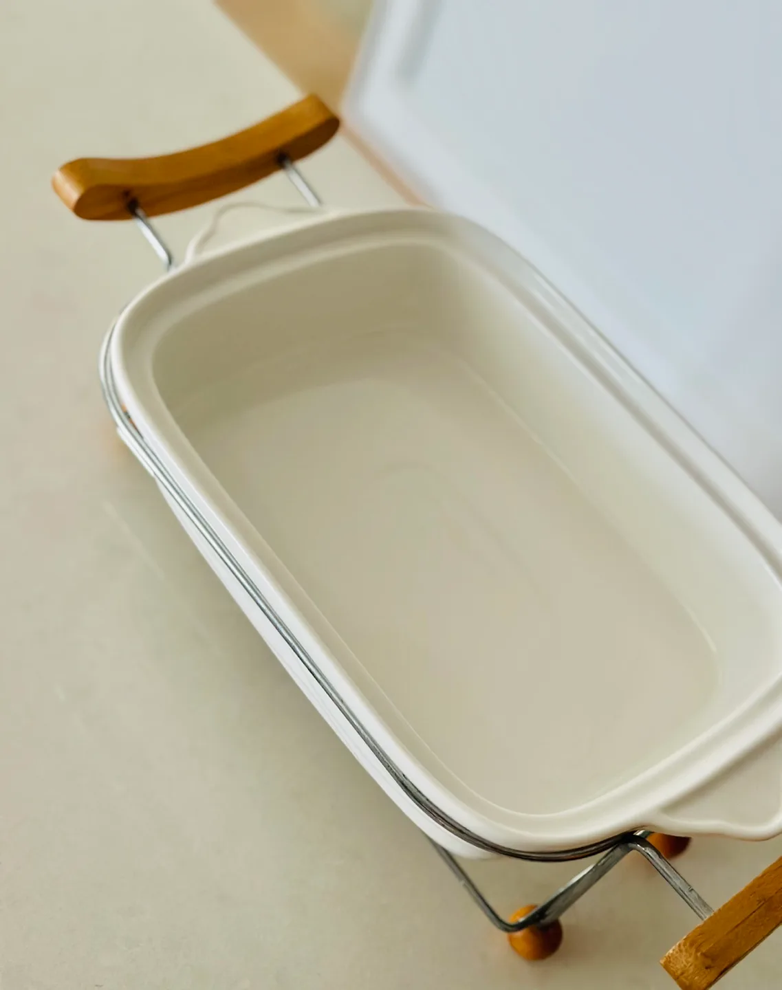 White Ceramic Serving Dish 🧡 image indicator(3)