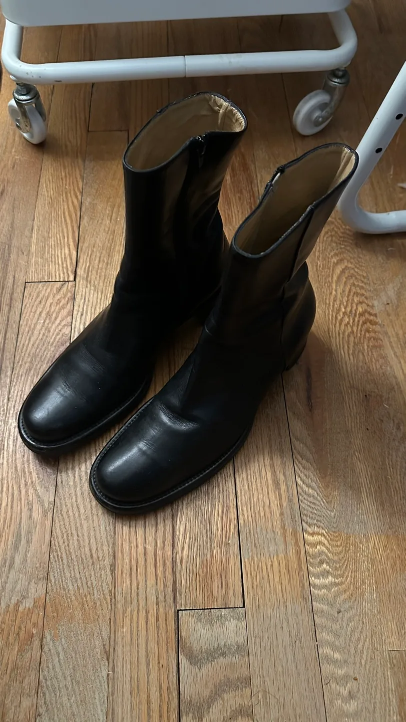 Women Leather boots-very good condition image indicator(2)