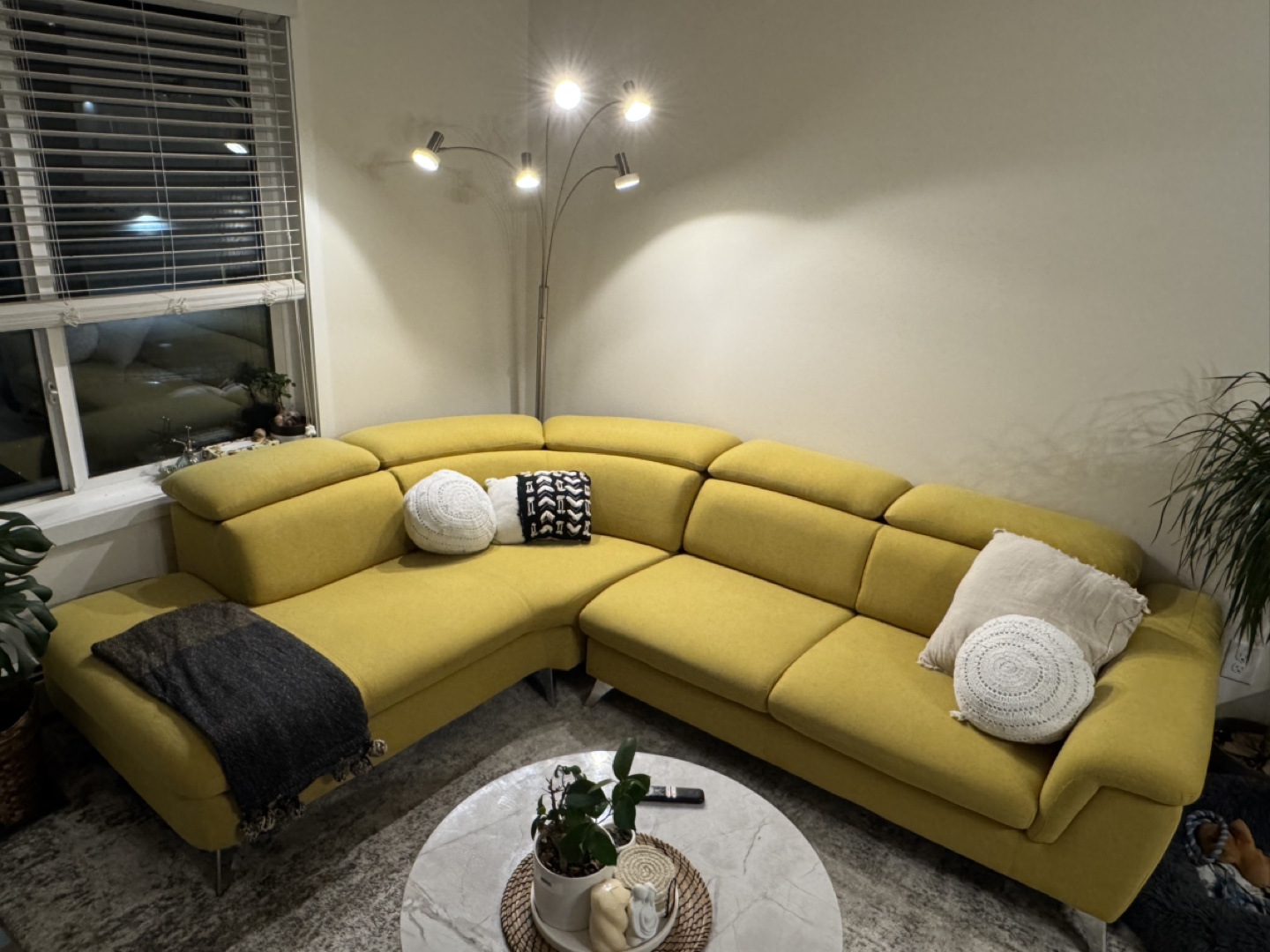Couch - photo 2