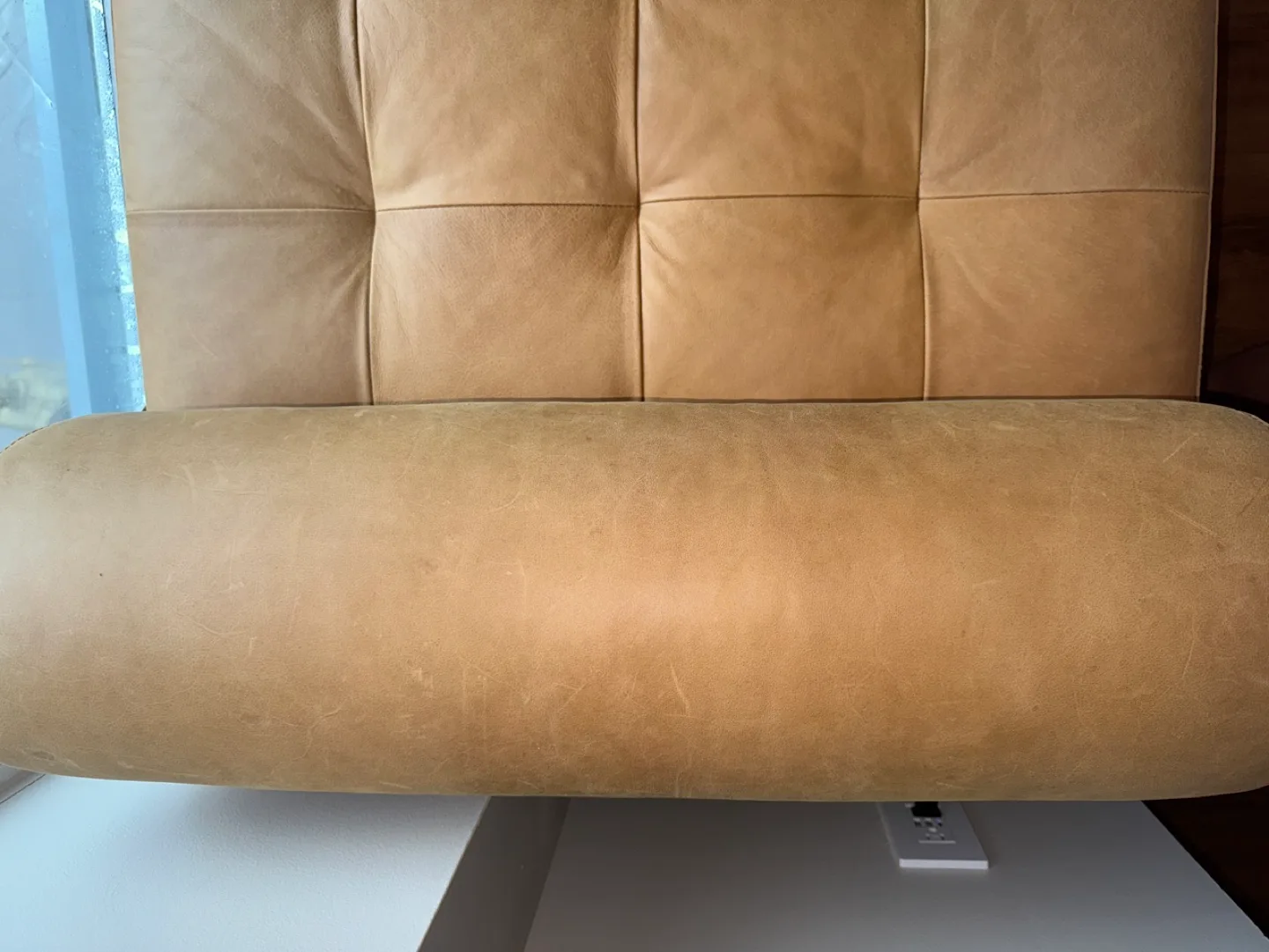 NEGOTIABLE SOFA Tufted LEATHER Chaise Lounge image indicator(3)