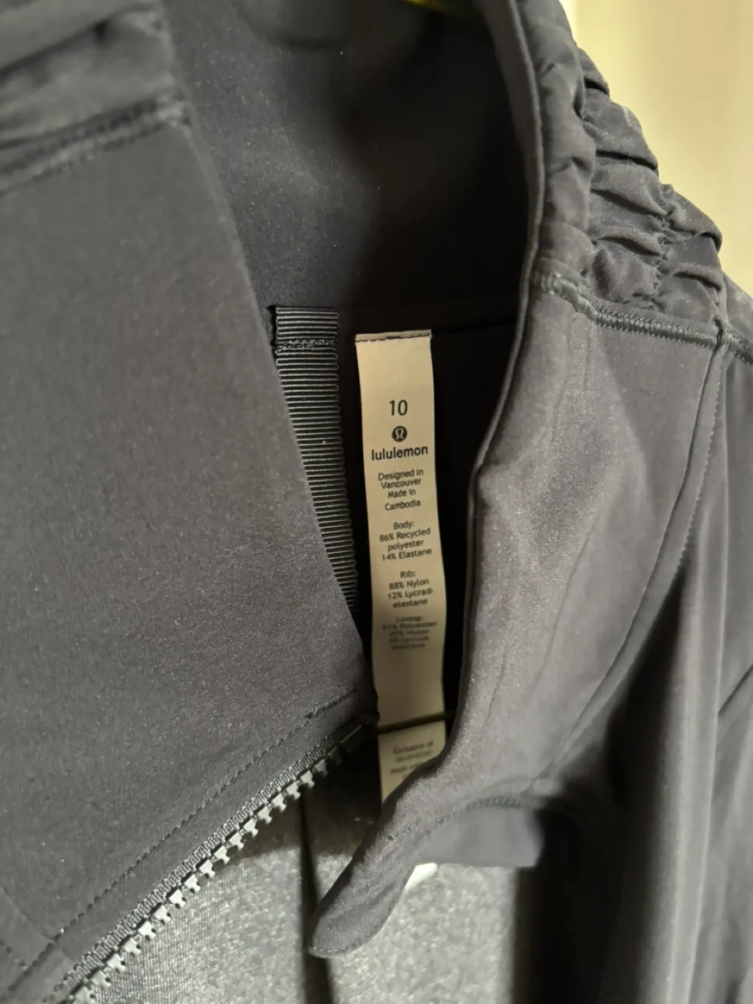 Brand new Lululemon Black Scuba Jacket size 10 image indicator(2)