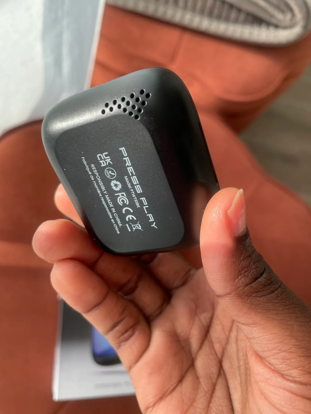 Noise Canceling Earbuds with Smart Case image indicator(5)