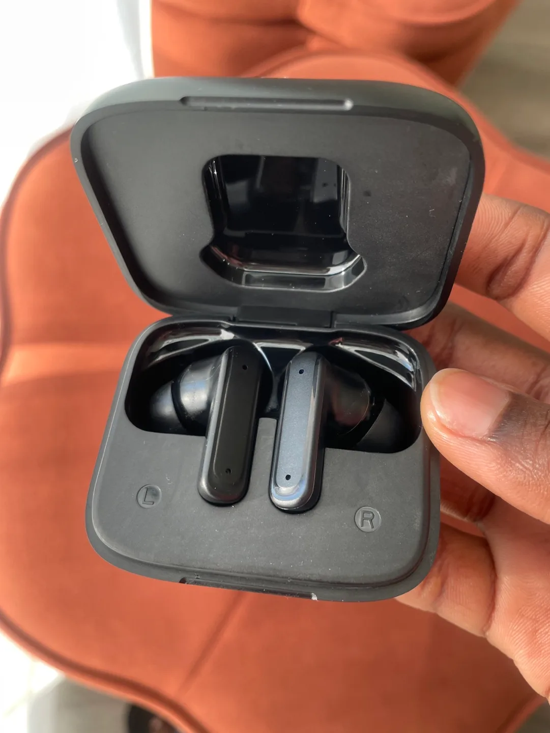 Noise Canceling Earbuds with Smart Case image indicator(2)