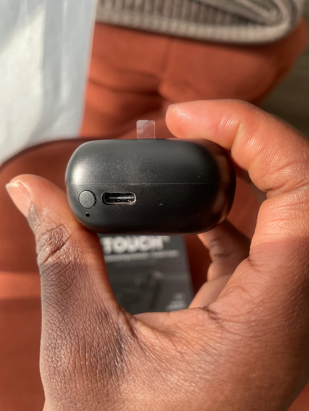 Noise Canceling Earbuds with Smart Case image indicator(4)