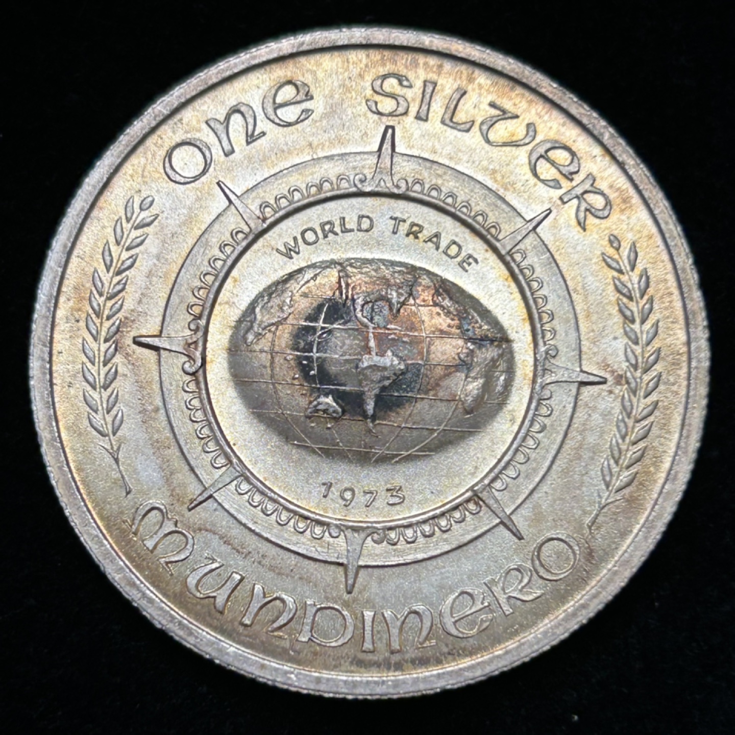1973 Wade-Ventures Mundinero One Troy Ounce Silver Round - photo 2