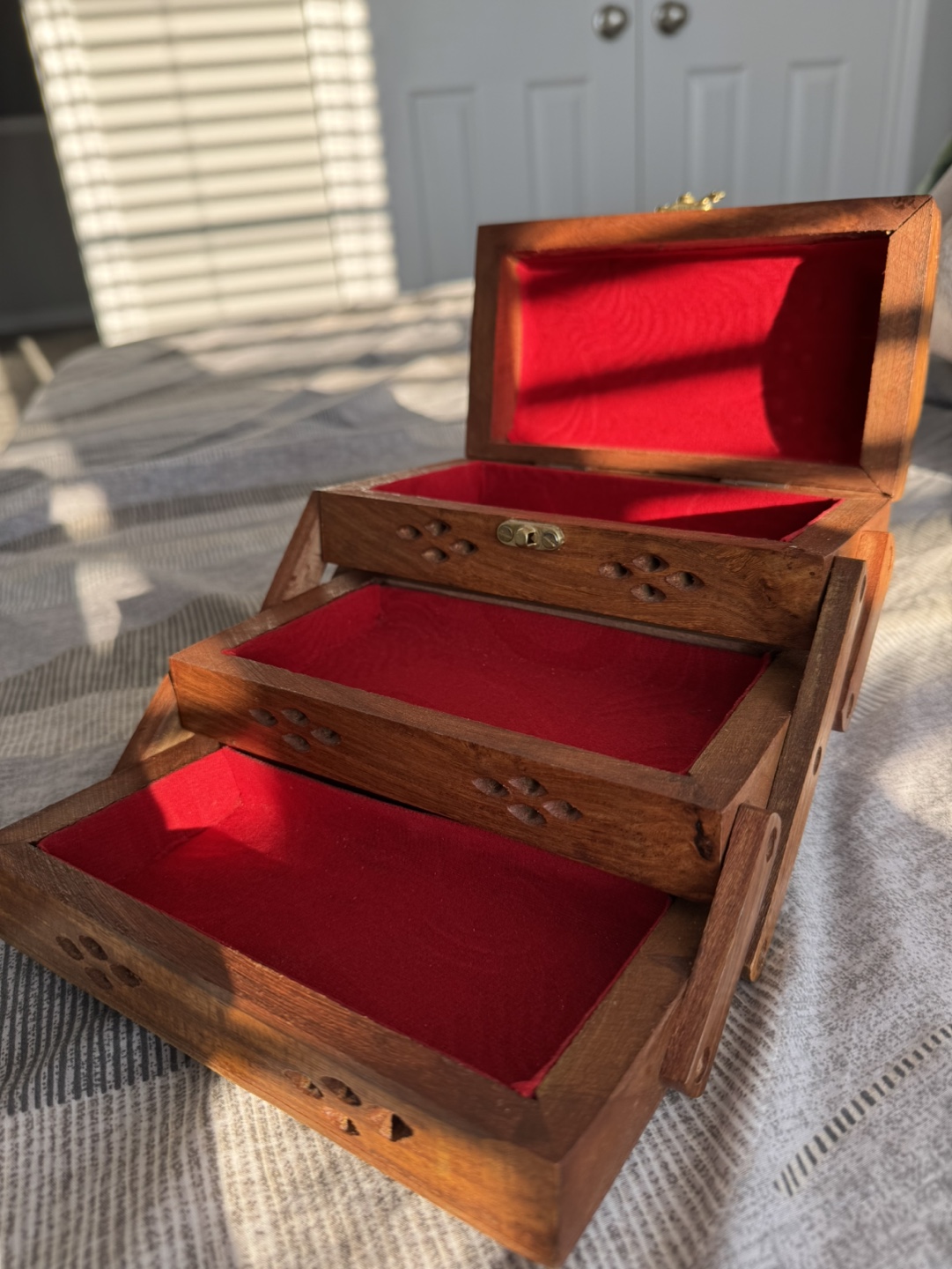 Wooden Jewellery Box with Three Drawers - photo 3