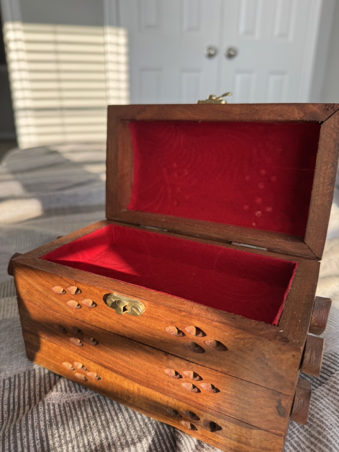 Wooden Jewellery Box with Three Drawers - photo 2