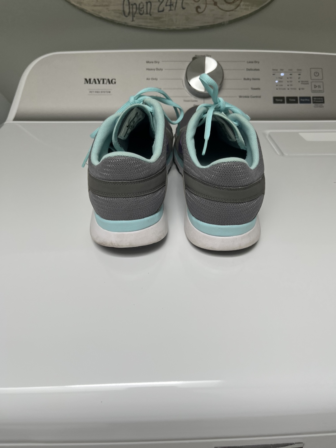Women's Nike Size 8 Running Shoes - photo 2