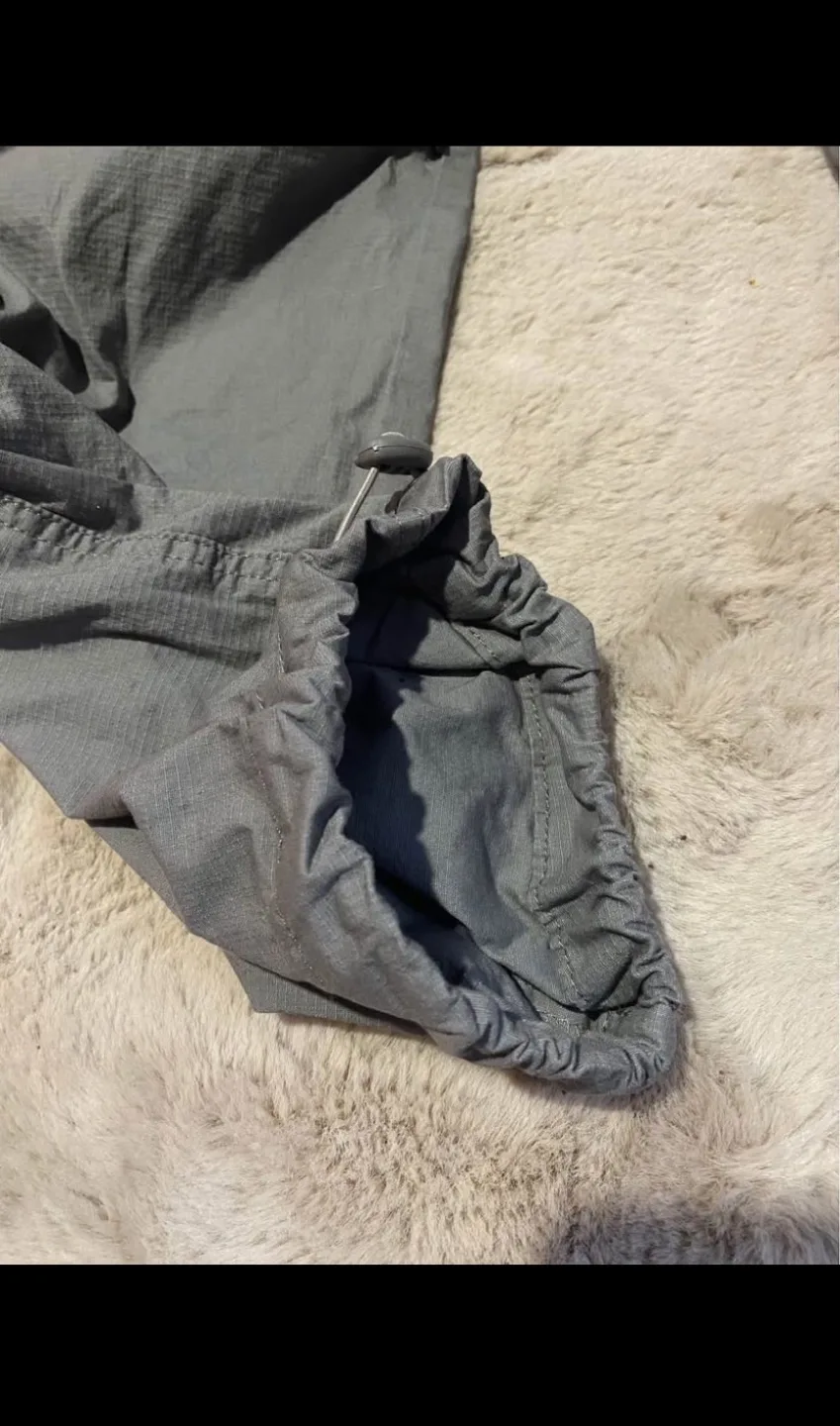 Forever 21 Grey Cargo Pants image indicator(2)