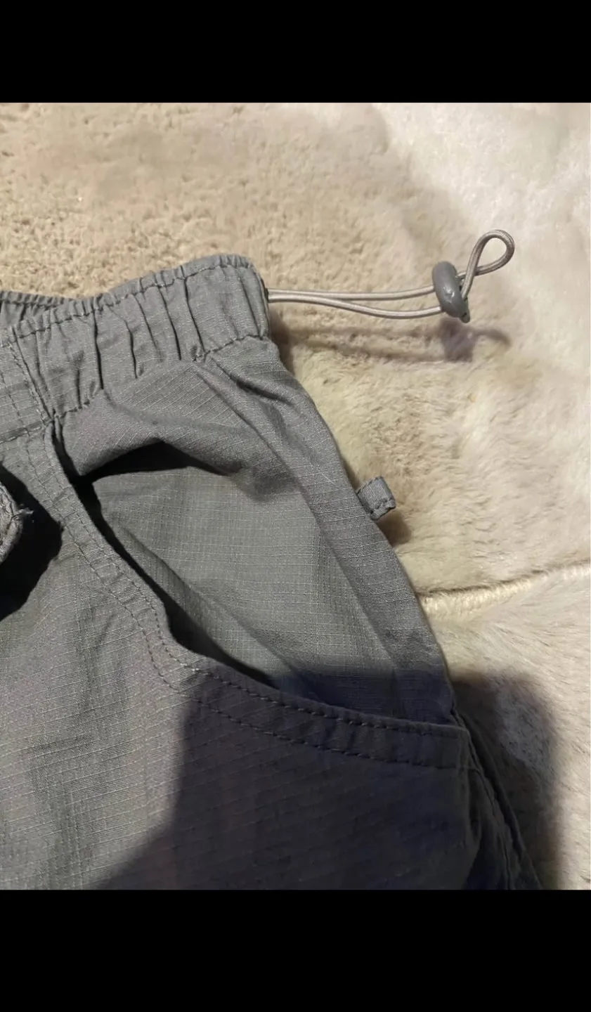 Forever 21 Grey Cargo Pants image indicator(4)