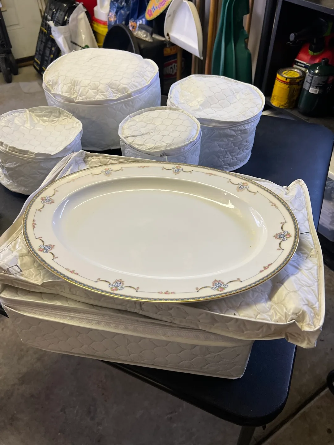 Vintage Field Dinnerware Set image indicator(10)