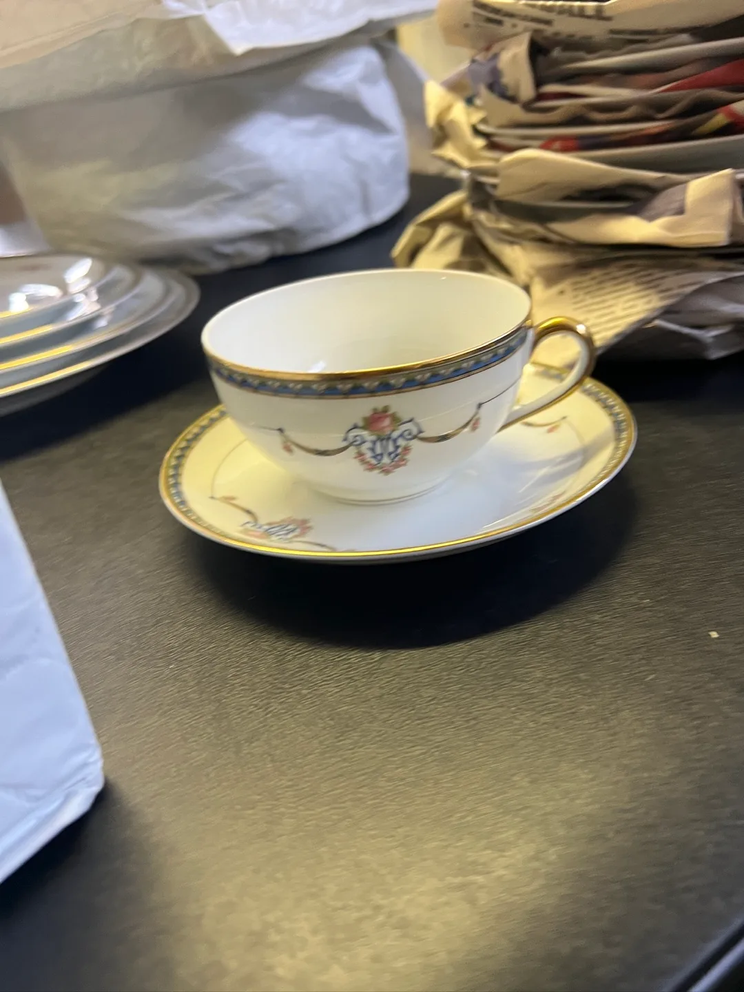 Vintage Field Dinnerware Set image indicator(8)