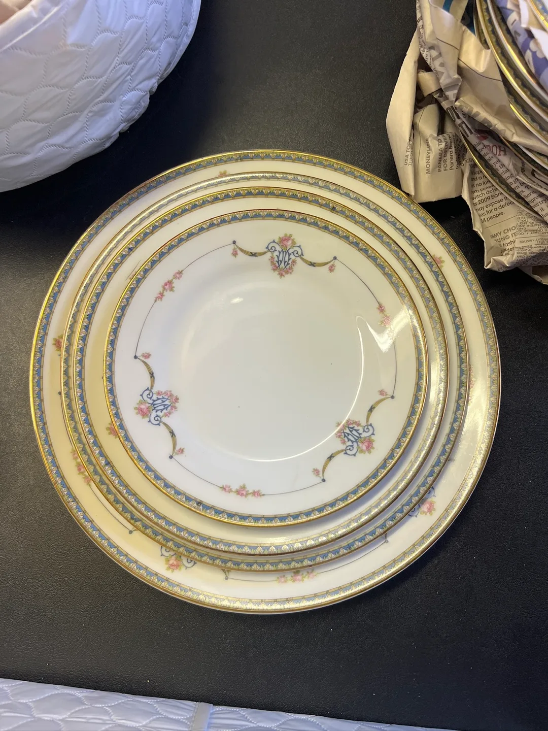 Vintage Field Dinnerware Set image indicator(9)