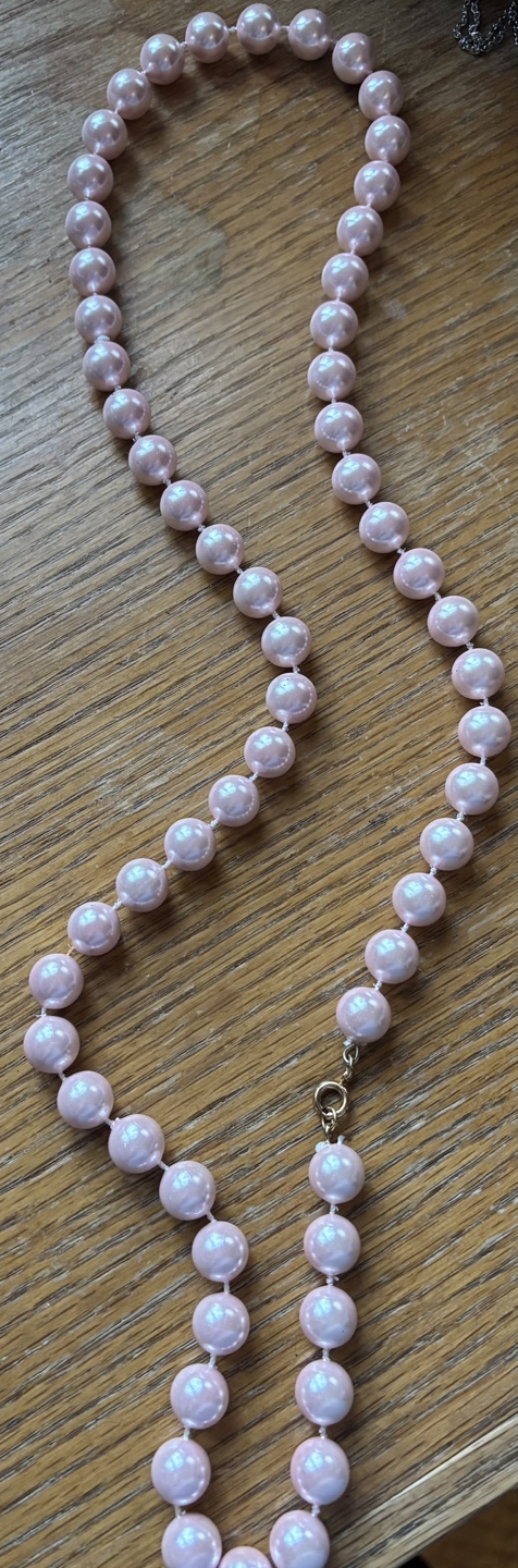 PINK ACRYLIC PEARL NECKLACE - photo 3