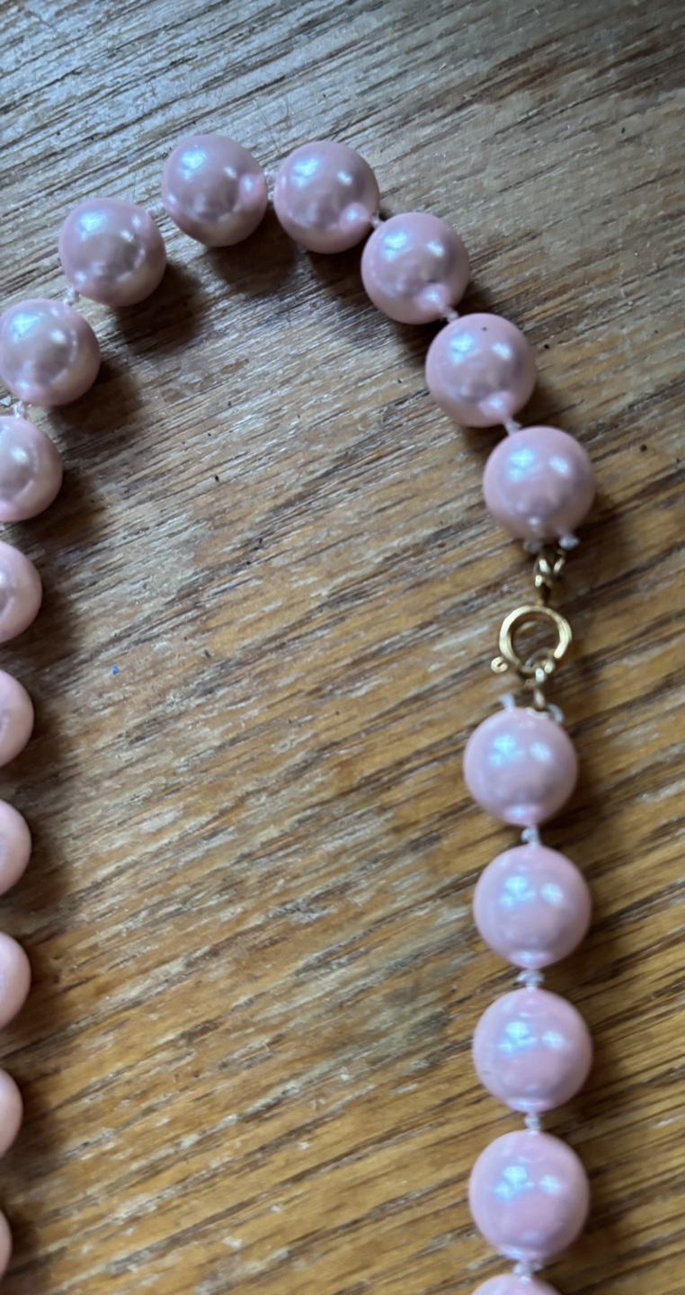 PINK ACRYLIC PEARL NECKLACE - photo 2