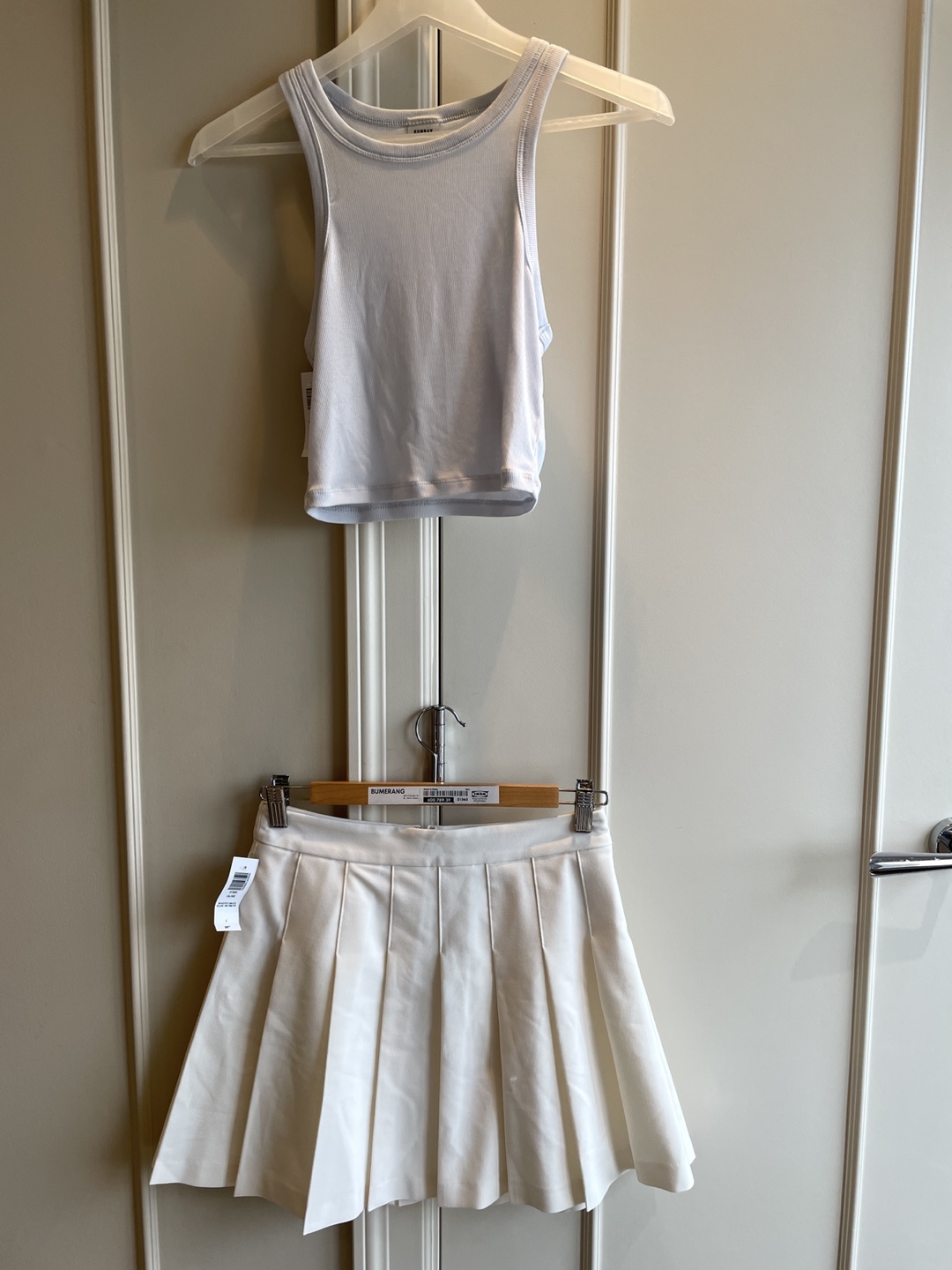 Aritzia Honor Cropped Tank and Wilfred Olive Pleated Skirt Set