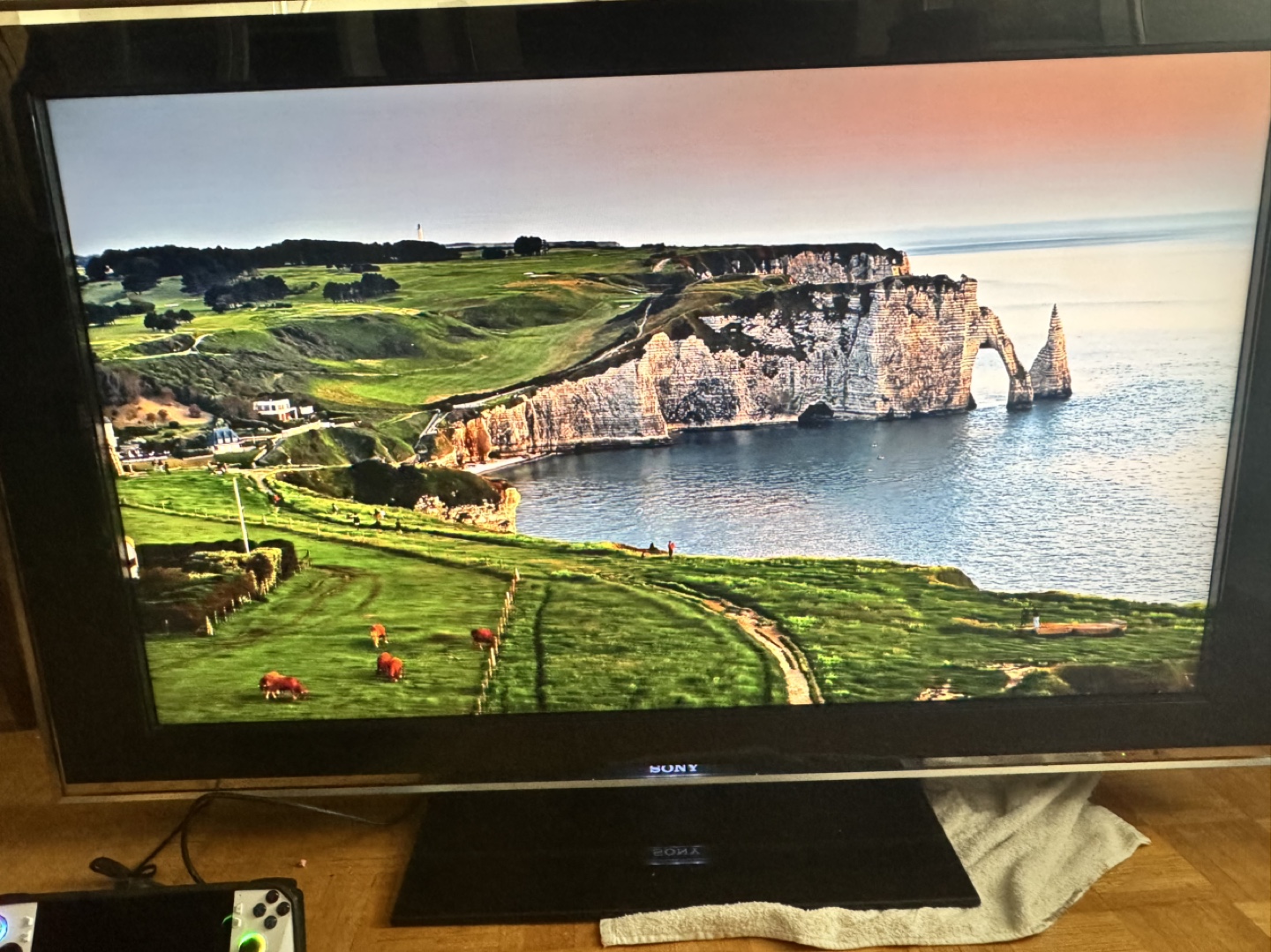 Sony Bravia LCD HDTV - photo 2